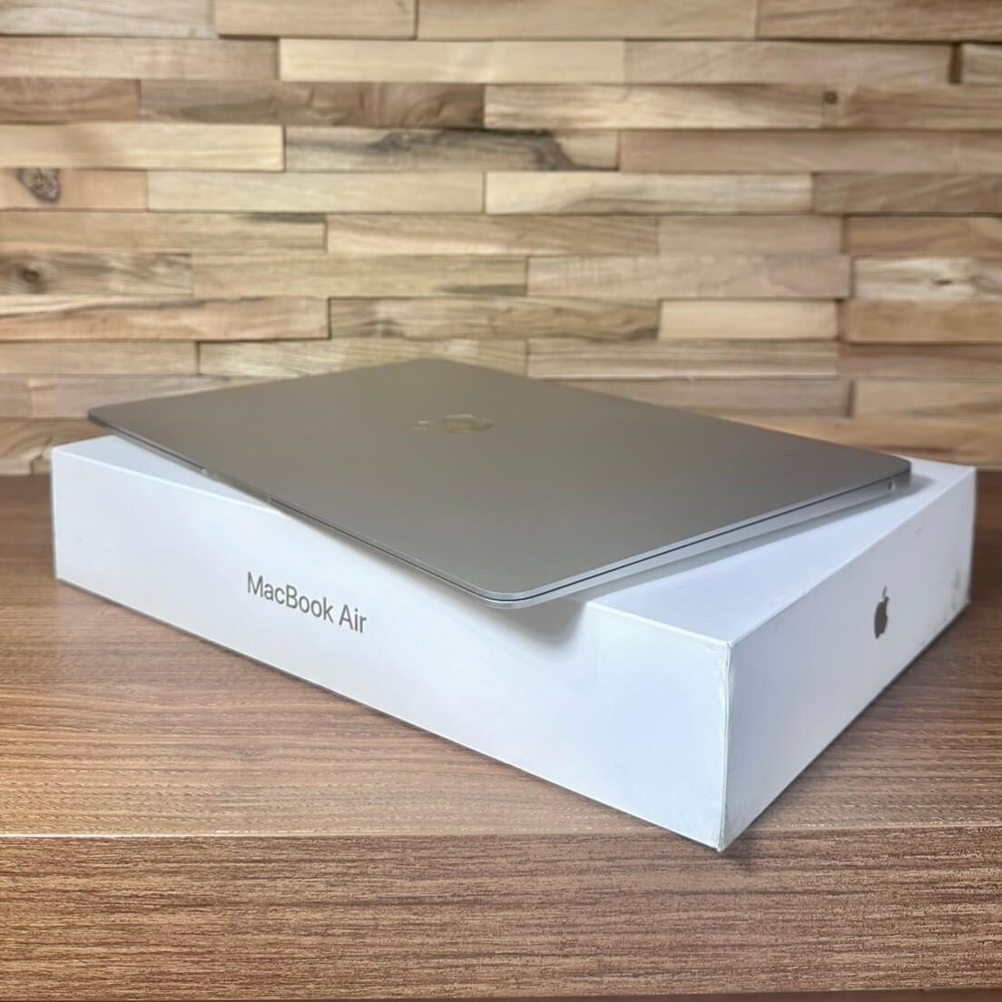 MacBook Air 13¨ Retina Silver, i5, rok 2019, 8GB RAM, 128GB SSD  NOVÁ BATERIE
