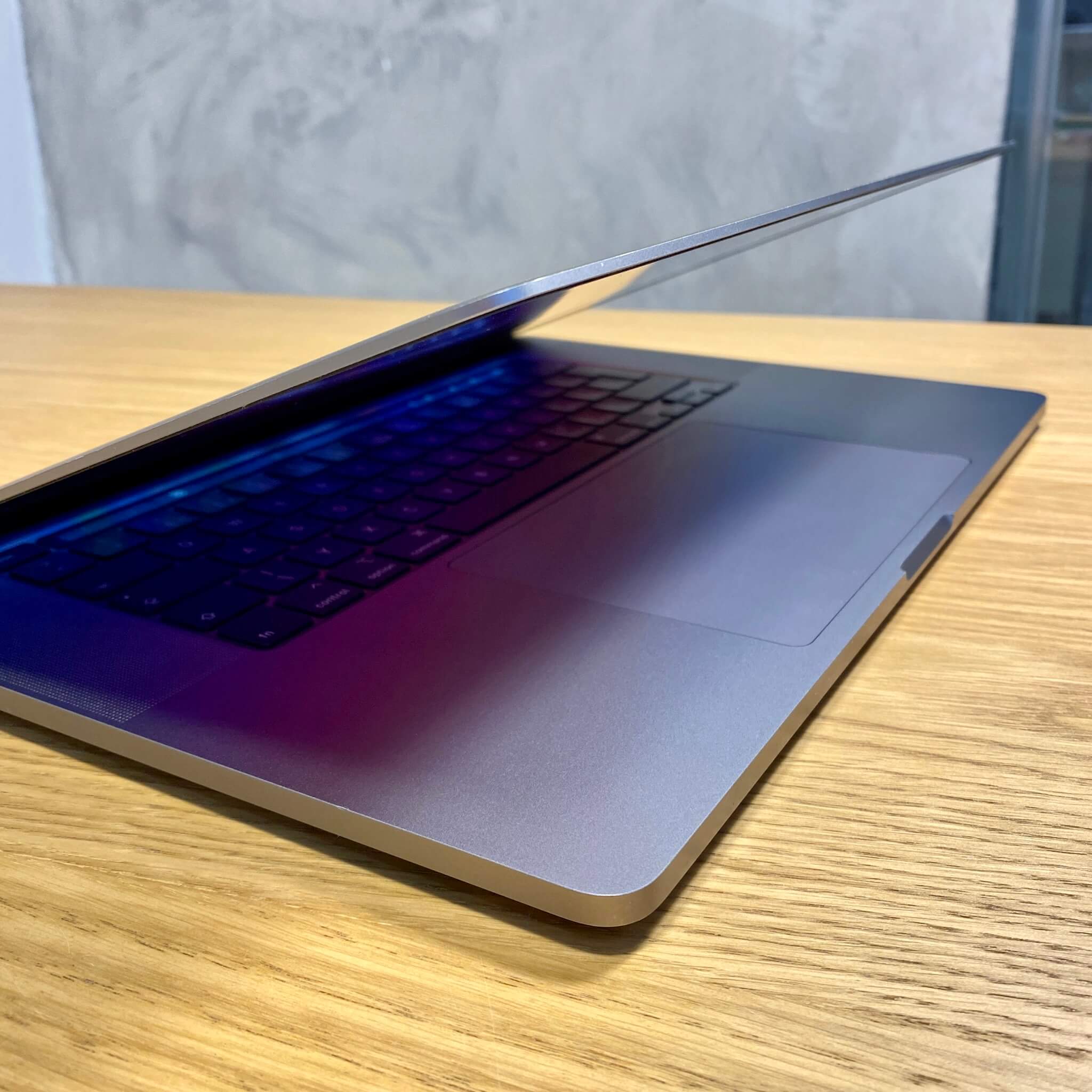 MacBook Pro 16’’ Touch Bar Space Gray, i7, rok 2019, 16GB RAM, 512GB SSD