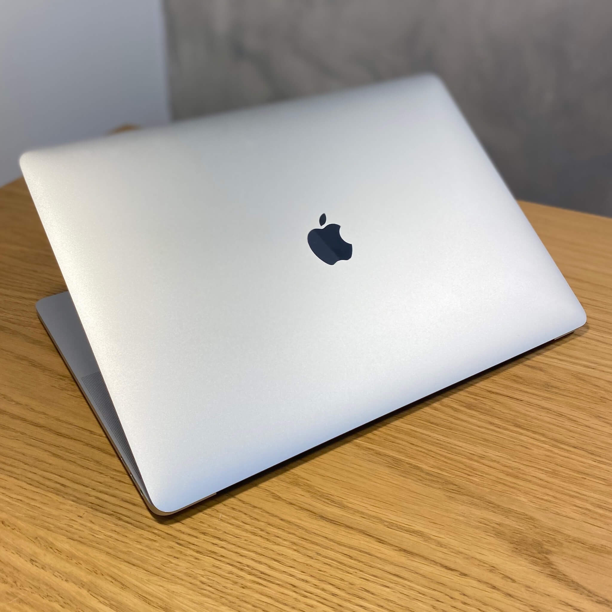 MacBook Pro 15’’ Retina Touch Bar, Silver, Radeon Pro Vega 20, i9,2019, 32GB RAM, 2TB SSD