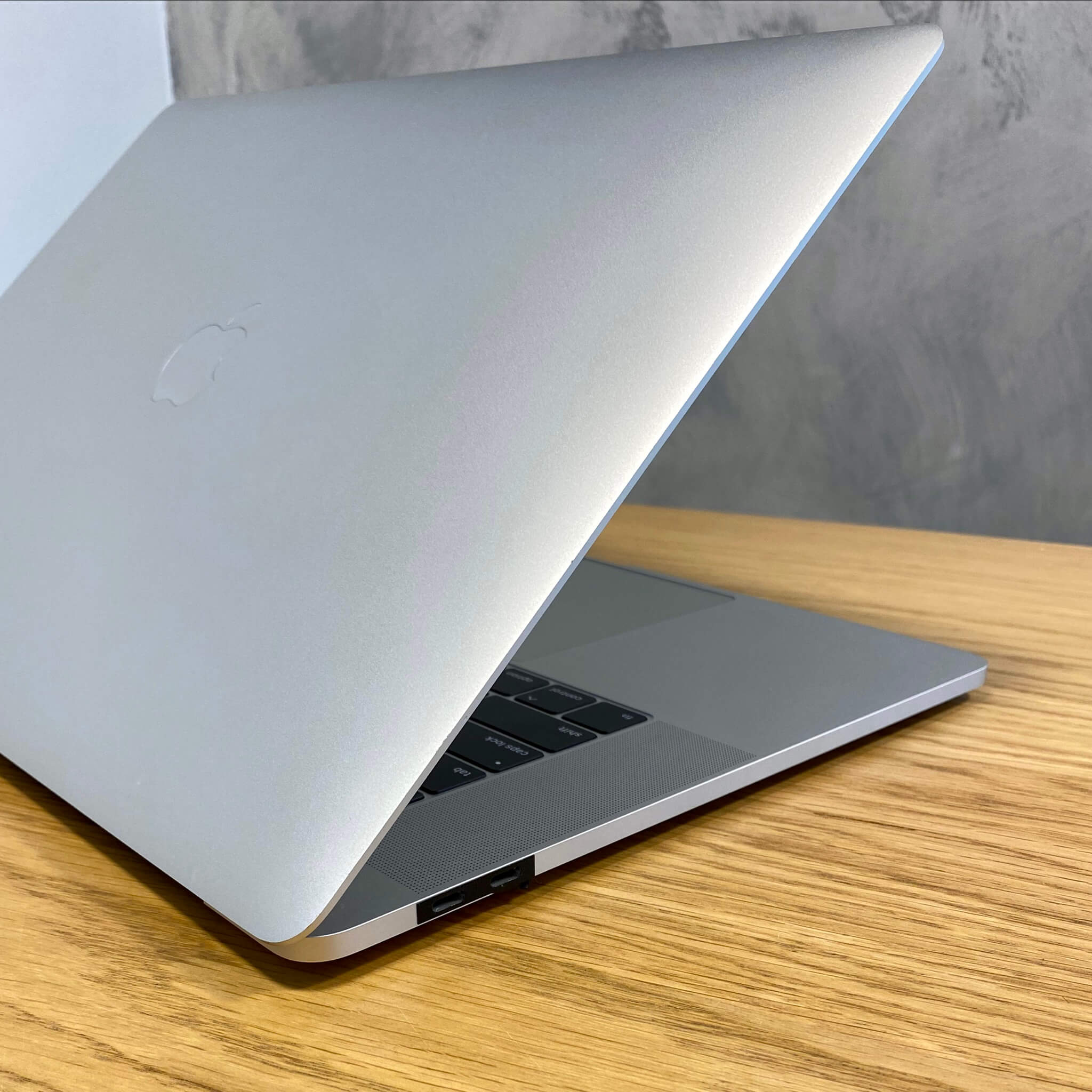 MacBook Pro 15’’ Retina Touch Bar, Silver, Radeon Pro Vega 20, i9,2019, 32GB RAM, 2TB SSD