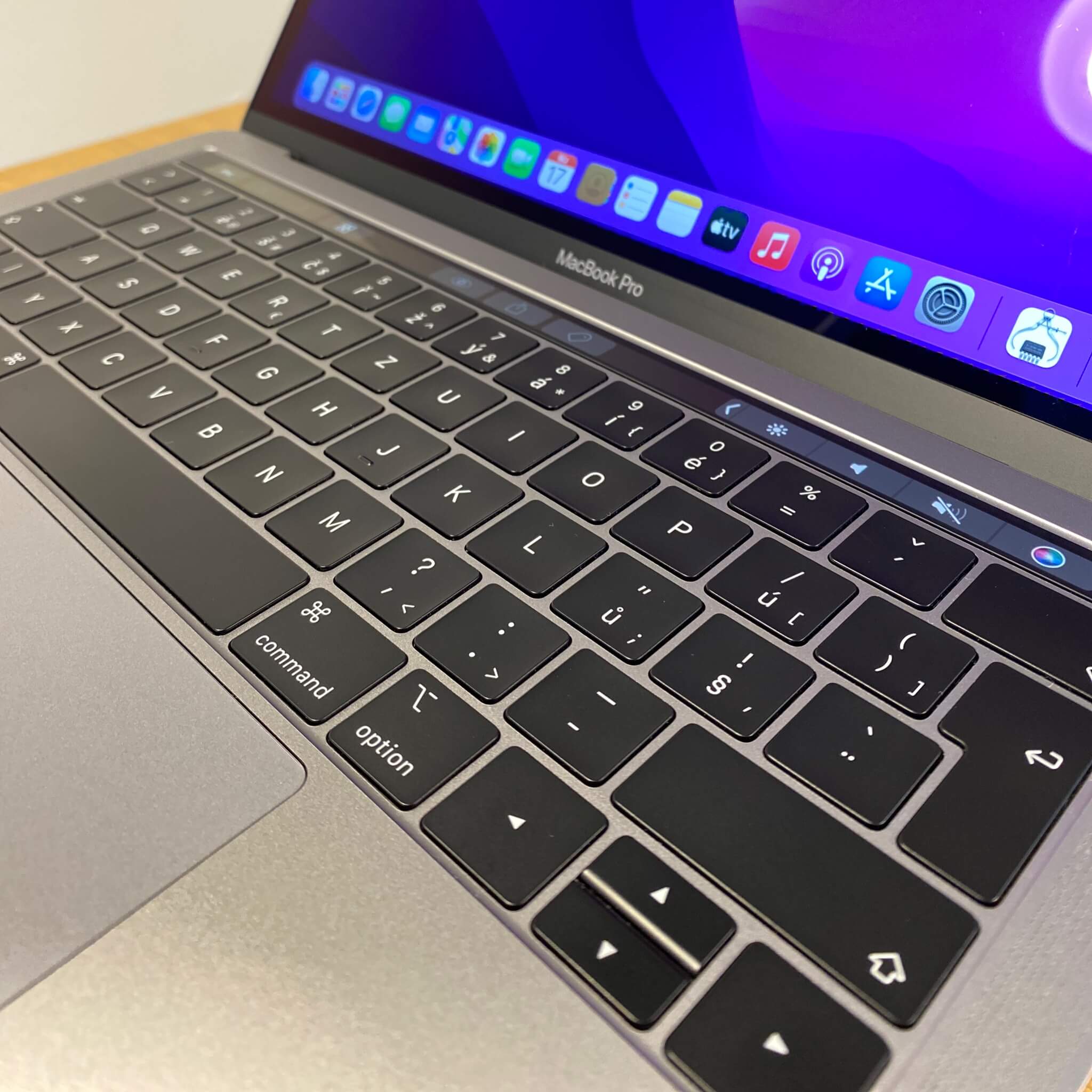 MacBook Pro 13’’ Touch Bar Space Gray, i5, rok 2019, 8GB RAM, 512GB SSD