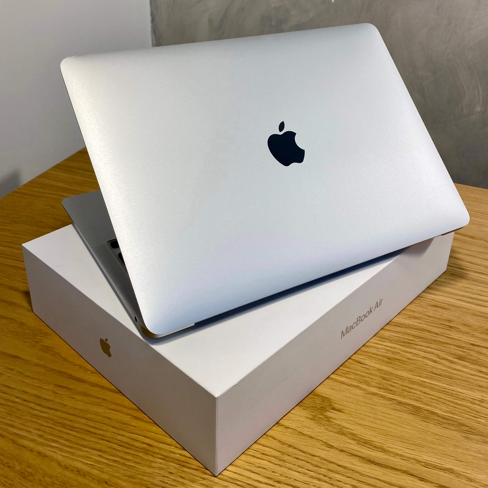 MacBook Air 13'' Retina Silver, i5, rok 2020, 16GB RAM, 256GB SSD