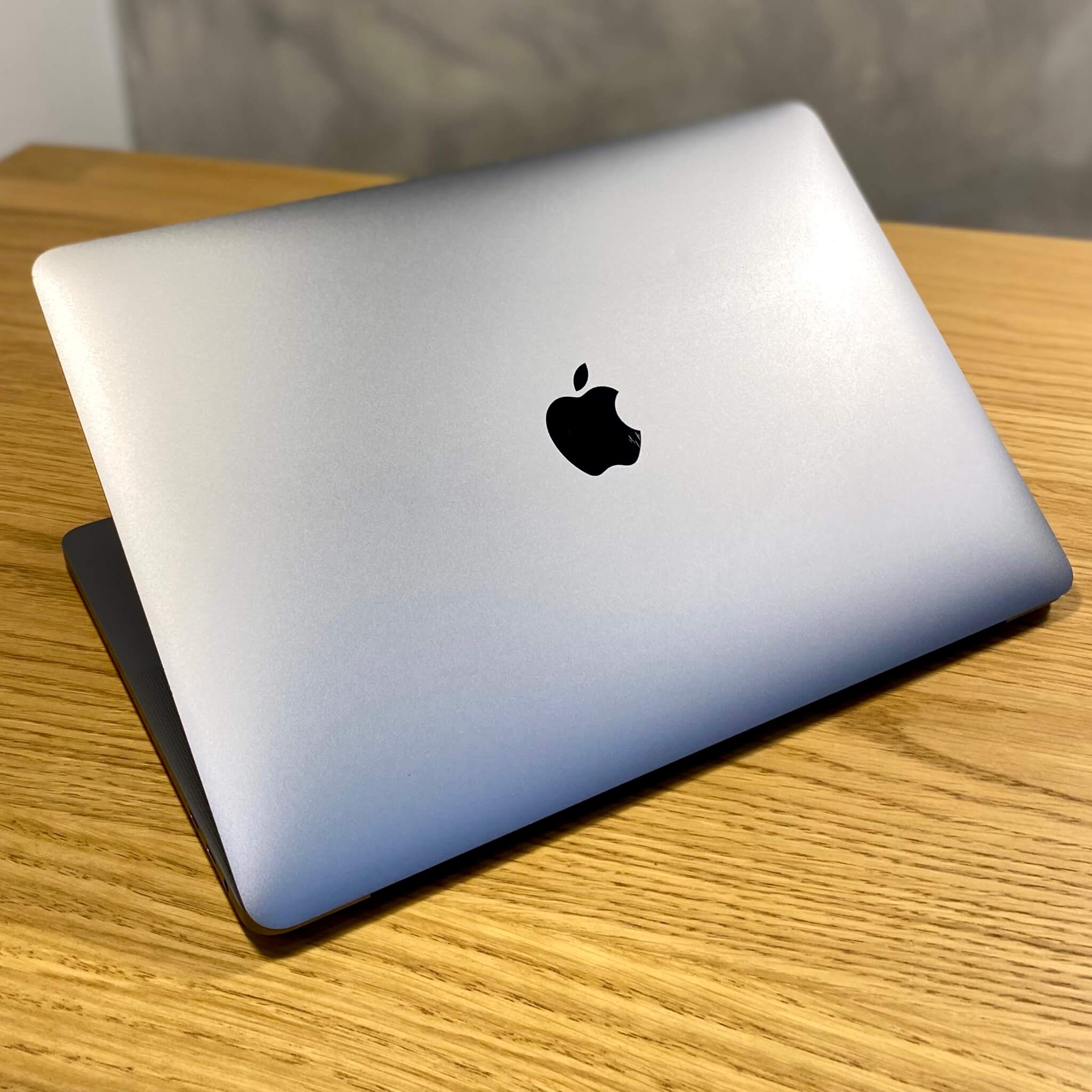 MacBook Pro 13’’ Touch Bar Space Gray, i5, rok 2020, 16GB RAM, 512GB SSD