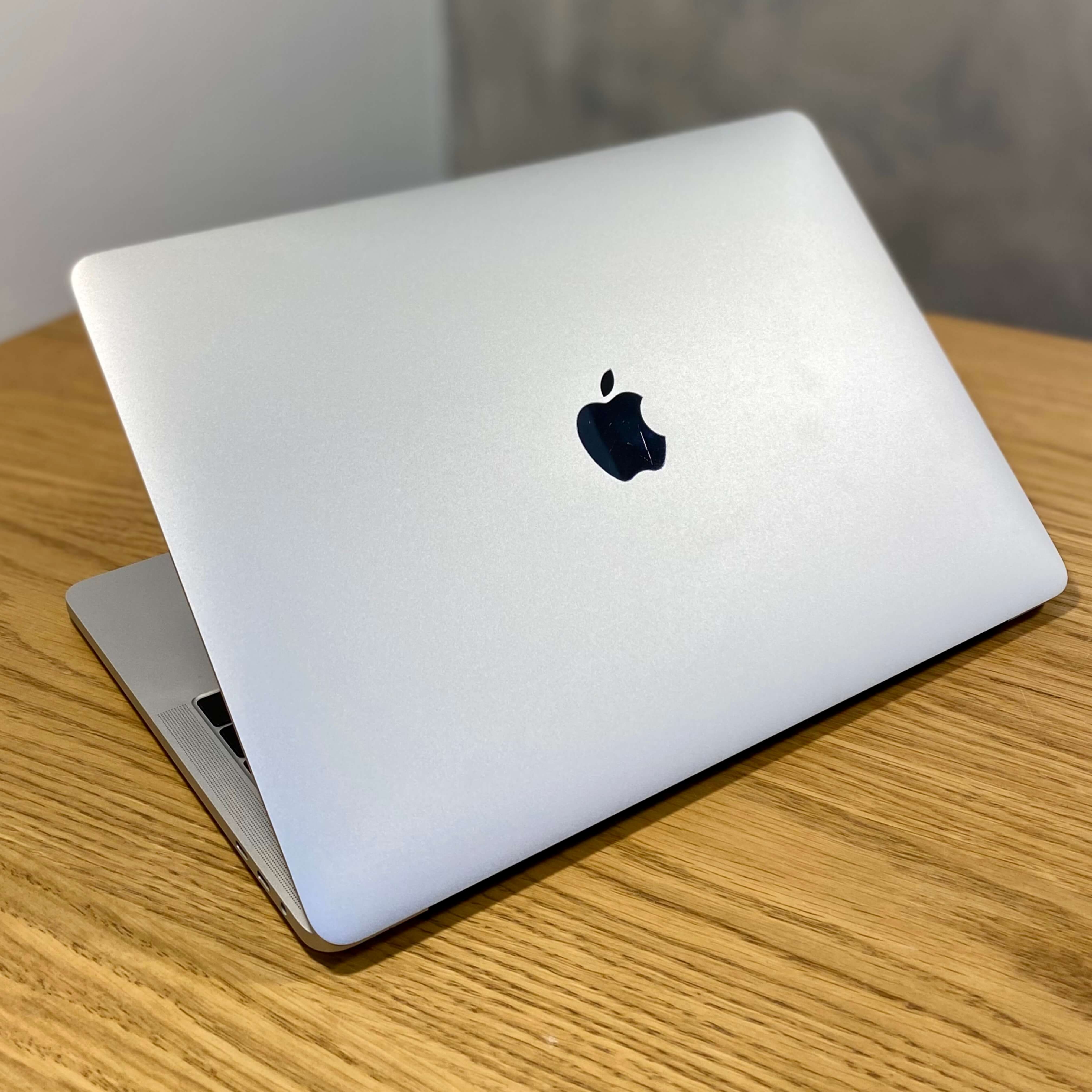 MacBook Pro 13’’ Touch Bar Silver, i5, rok 2017, 8GB RAM, 512GB SSD