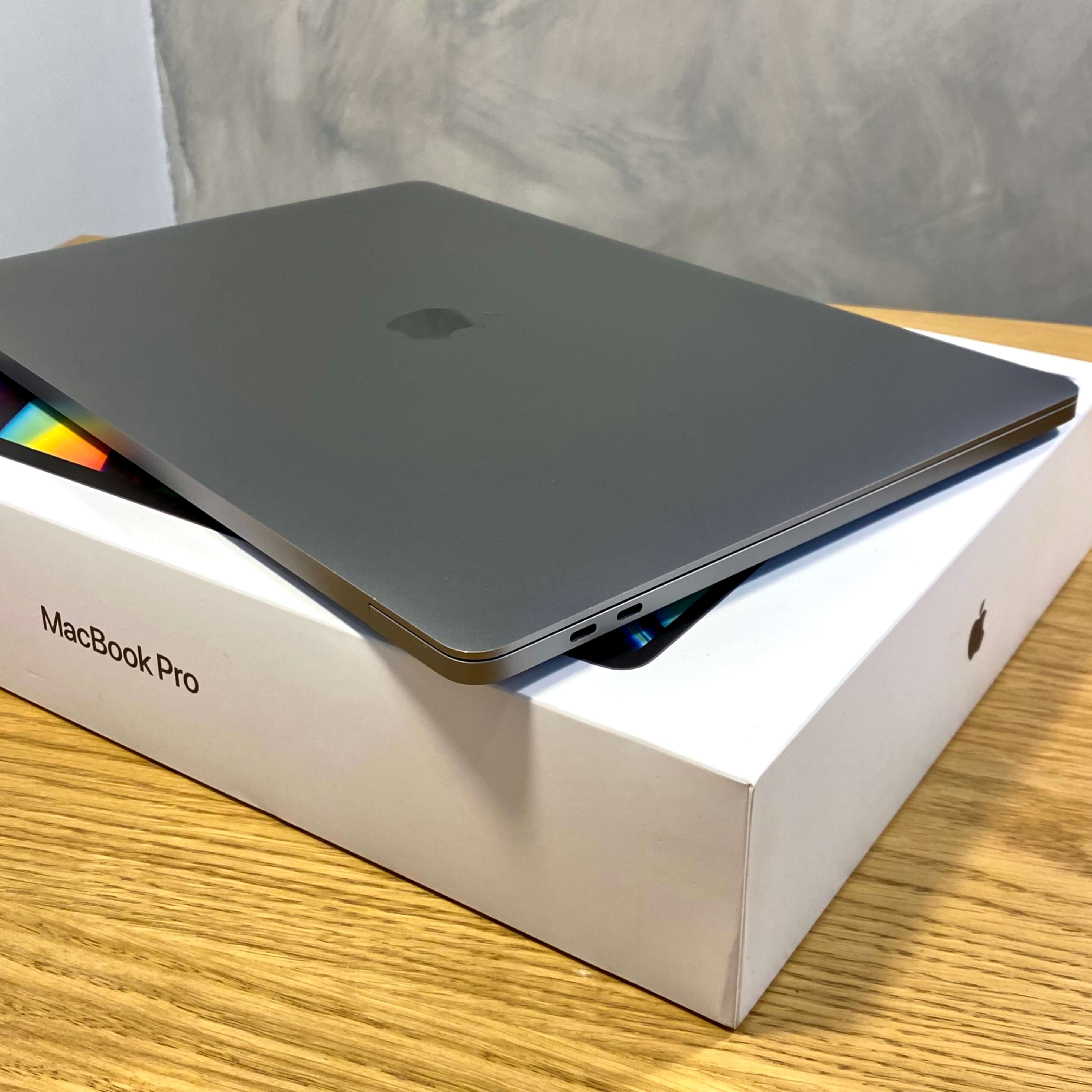 MacBook Pro 16’’ Space Gray, i7, rok 2019, 32GB RAM, 1TB SSD