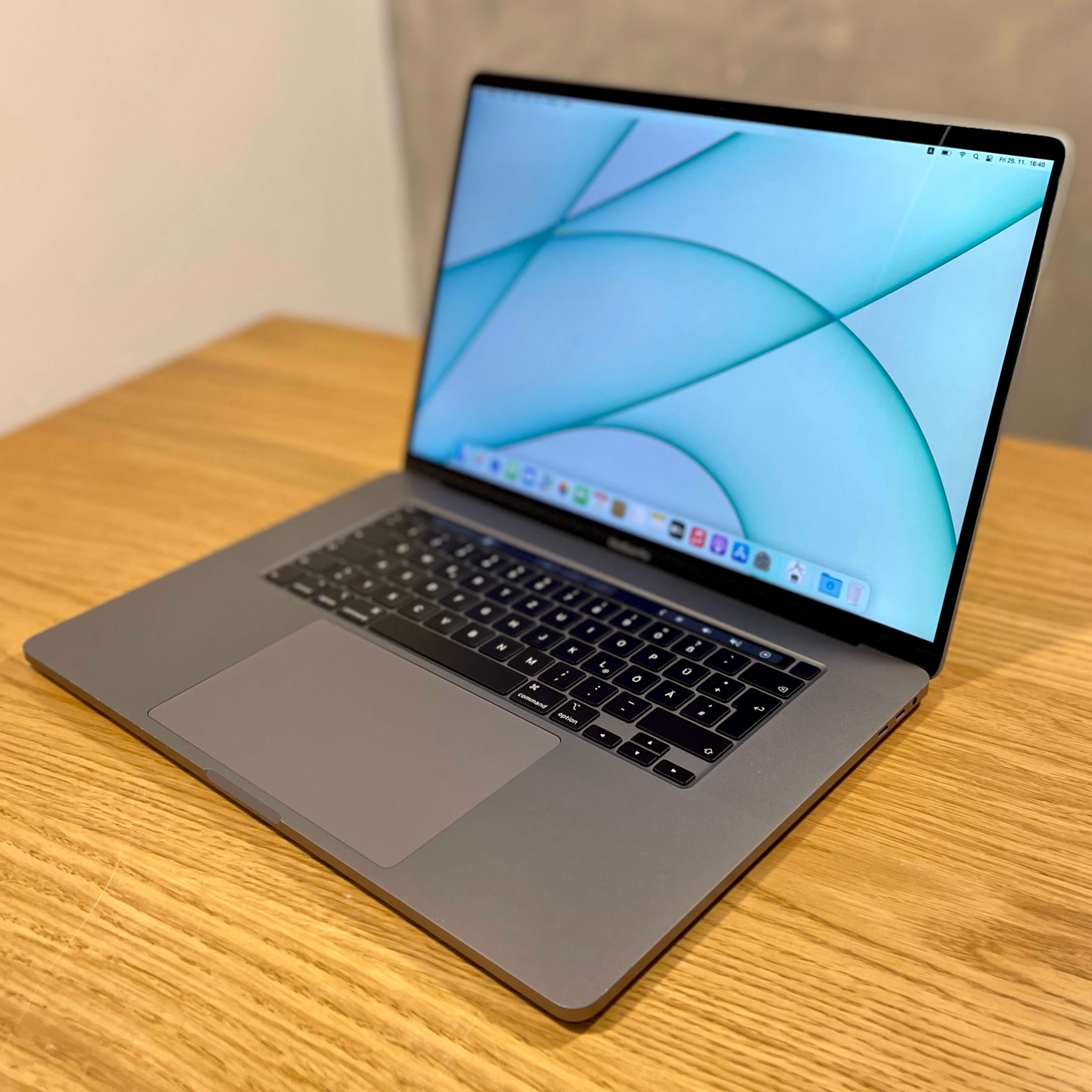 MacBook Pro 16’’ Space Gray, i7, rok 2019, 32GB RAM, 1TB SSD