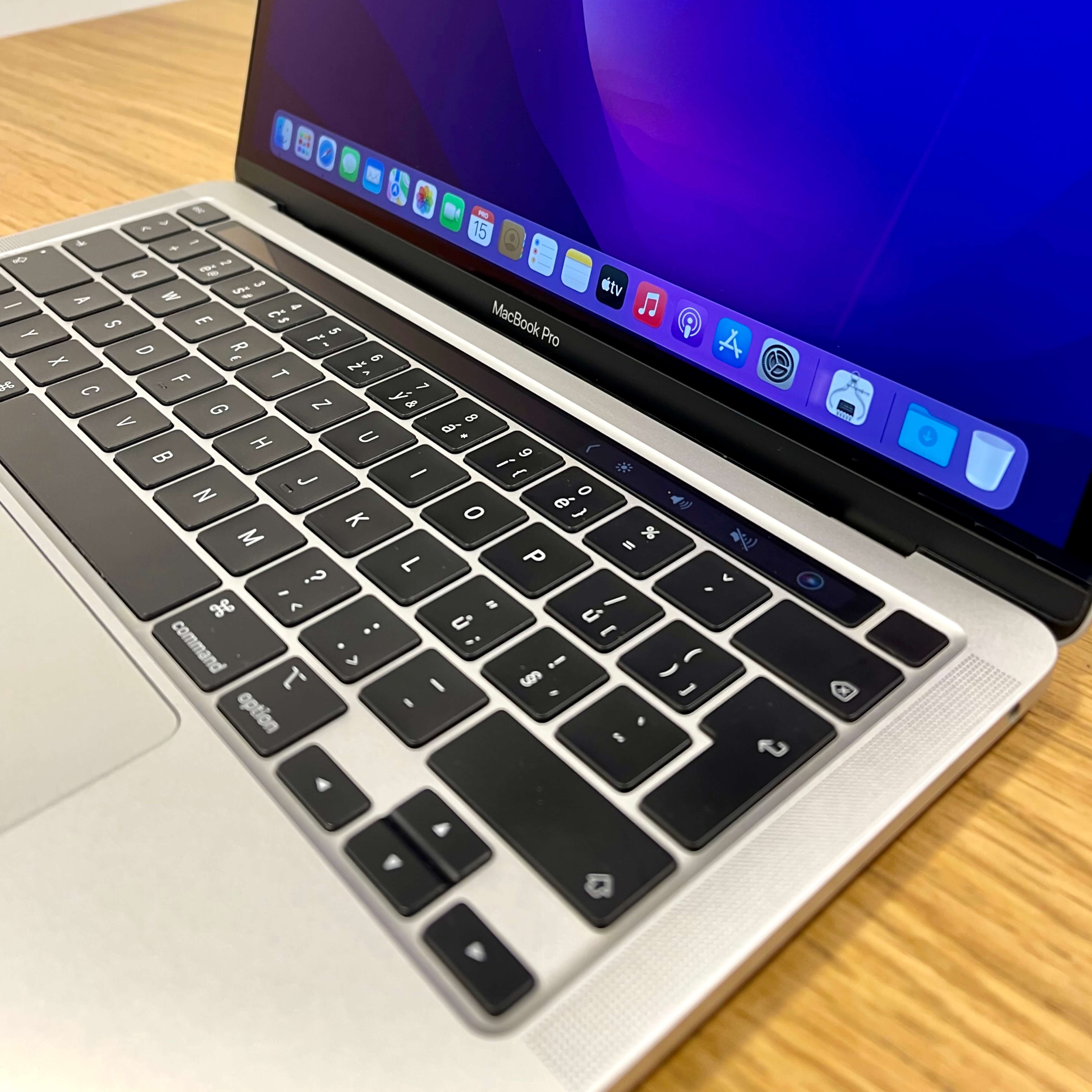 MacBook Pro Retina 13" Touch Bar Silver, rok 2020, M1, 8GB RAM, 512GB SSD