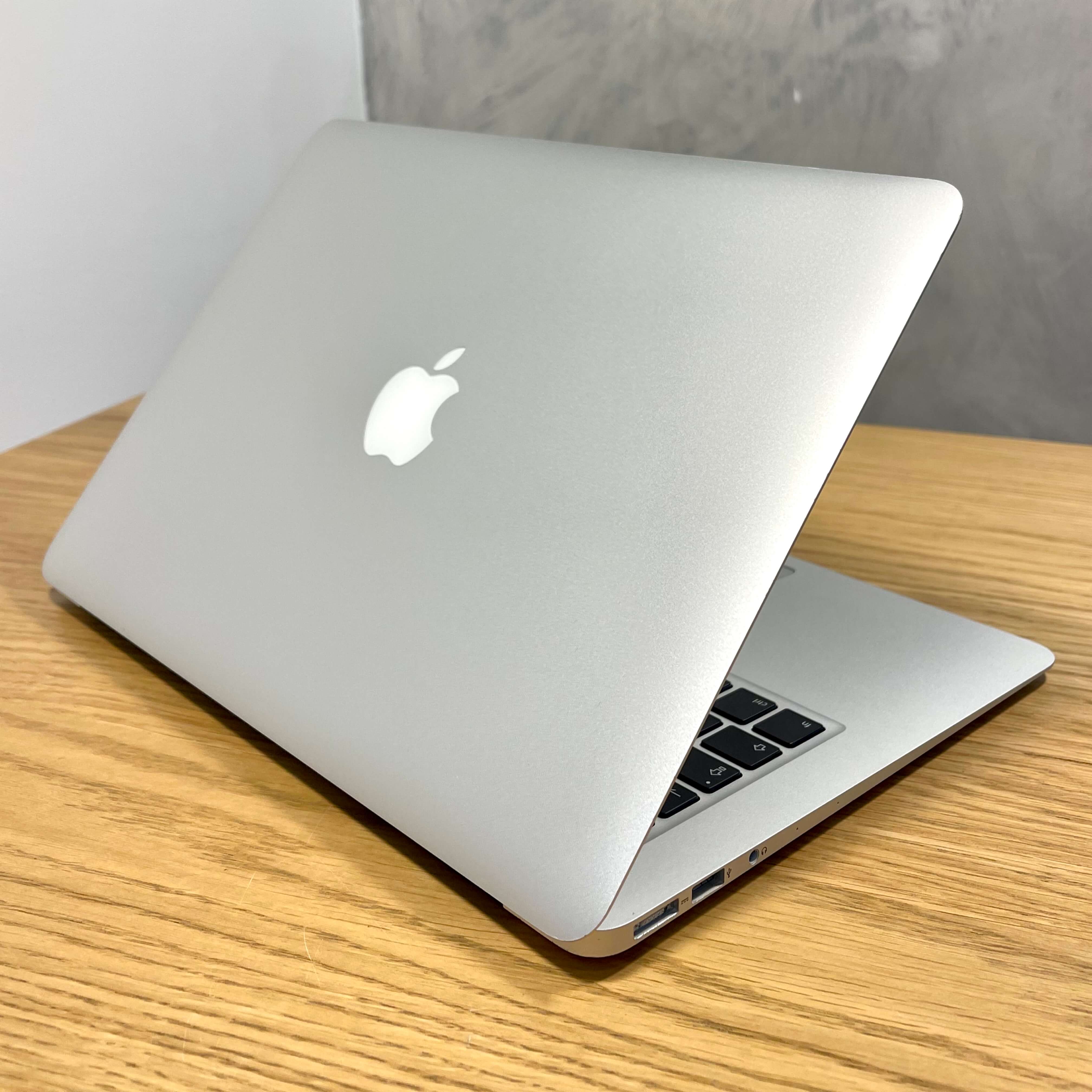 MacBook Air 13", rok 2014, i5, 4GB RAM, 128GB SSD