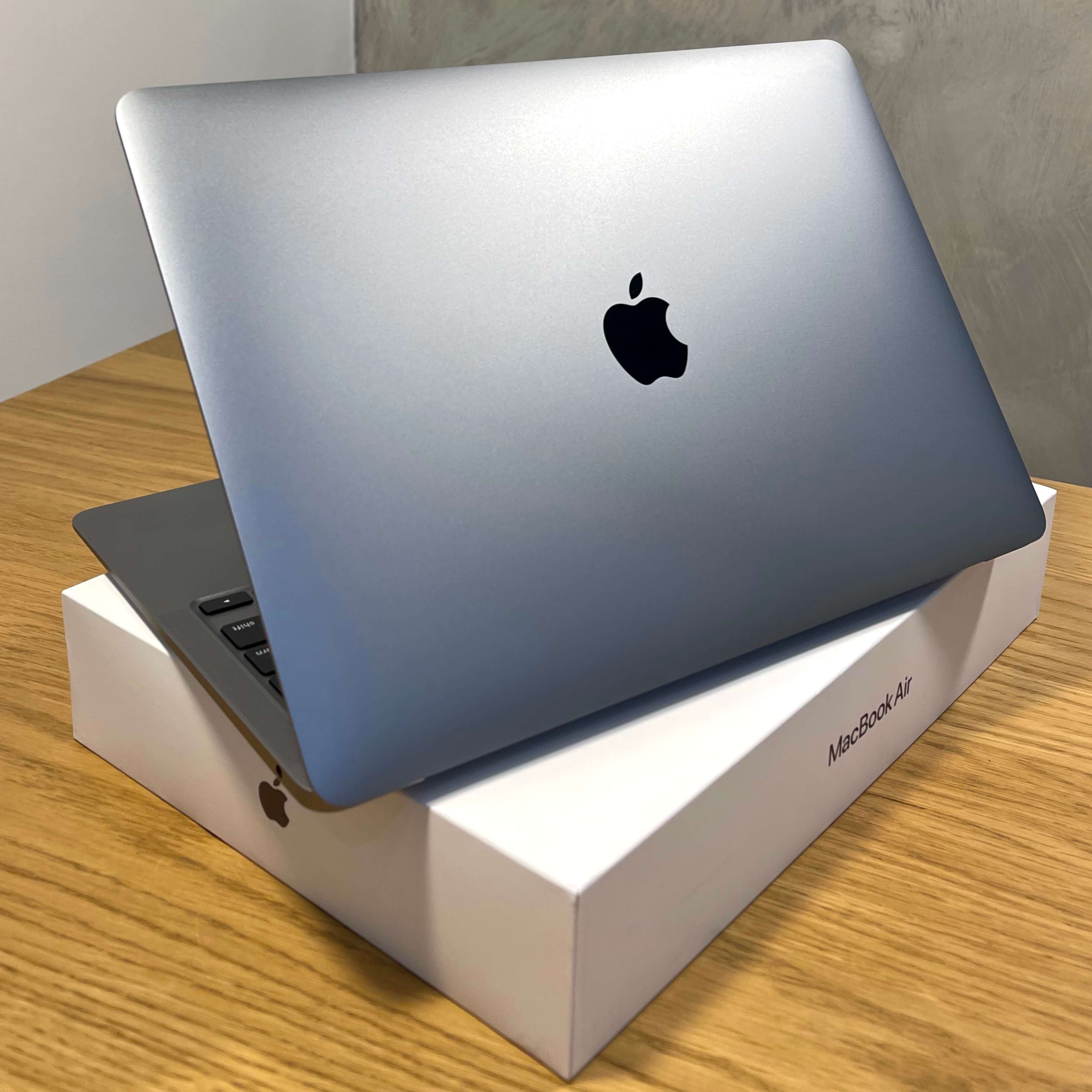 MacBook Air 13"  Space Grey, rok 2020, M1, 8GB RAM, 256GB SSD