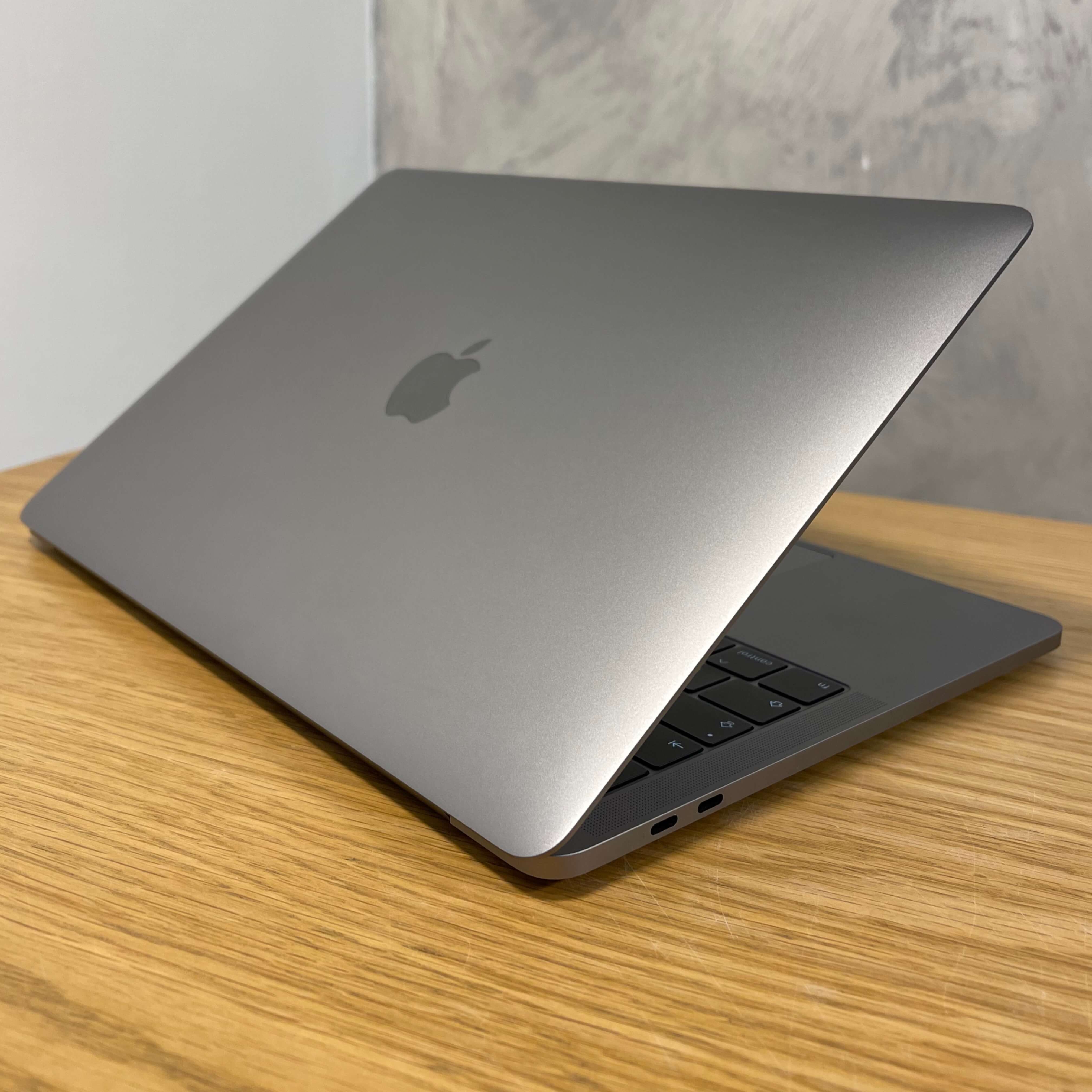 Macbook Pro 13'' Retina Touch Bar, Space Gray, i5, rok 2018, 8GB RAM, 512GB SSD