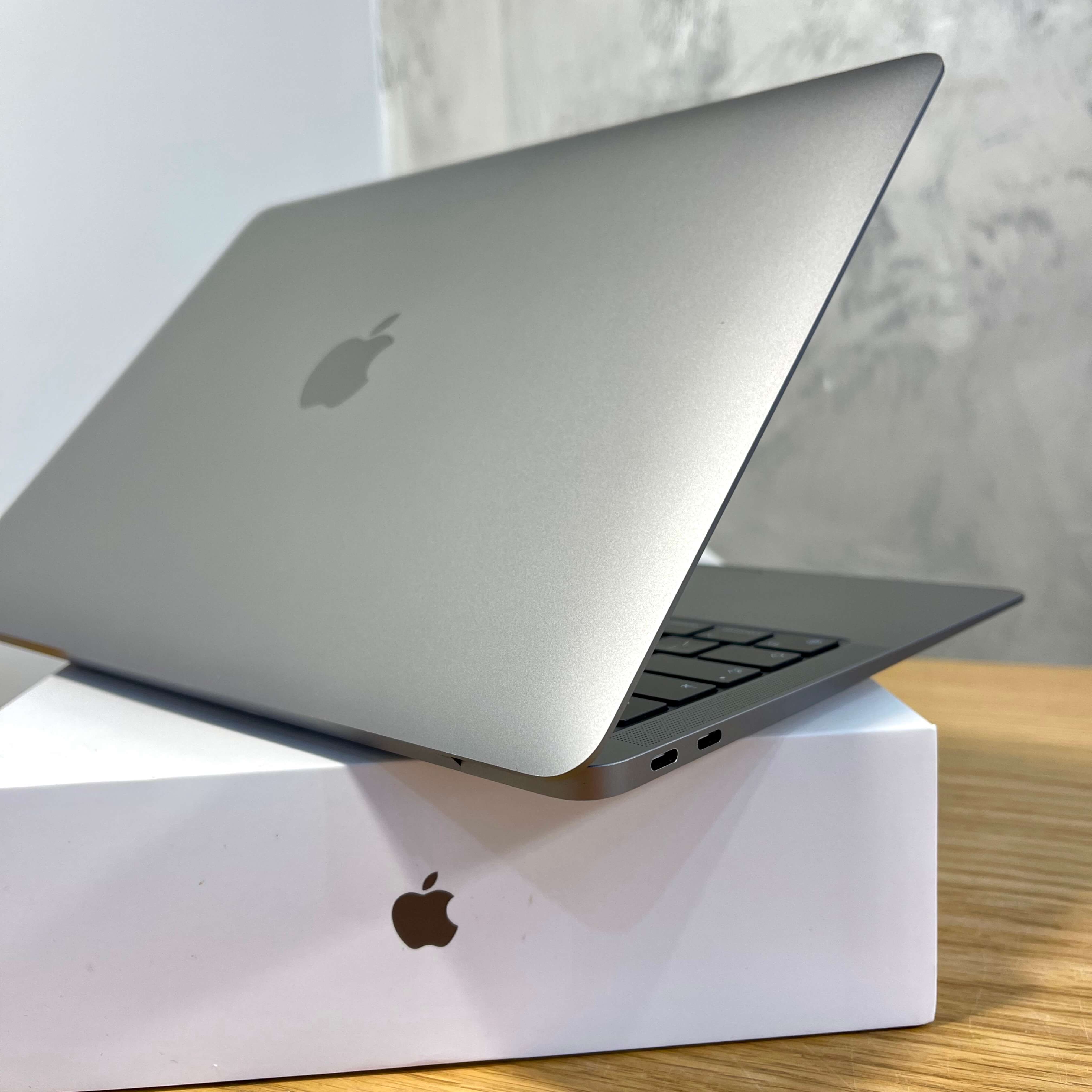 MacBook Air 13"  Space Gray, rok 2020, M1, 8GB RAM, 256GB SSD