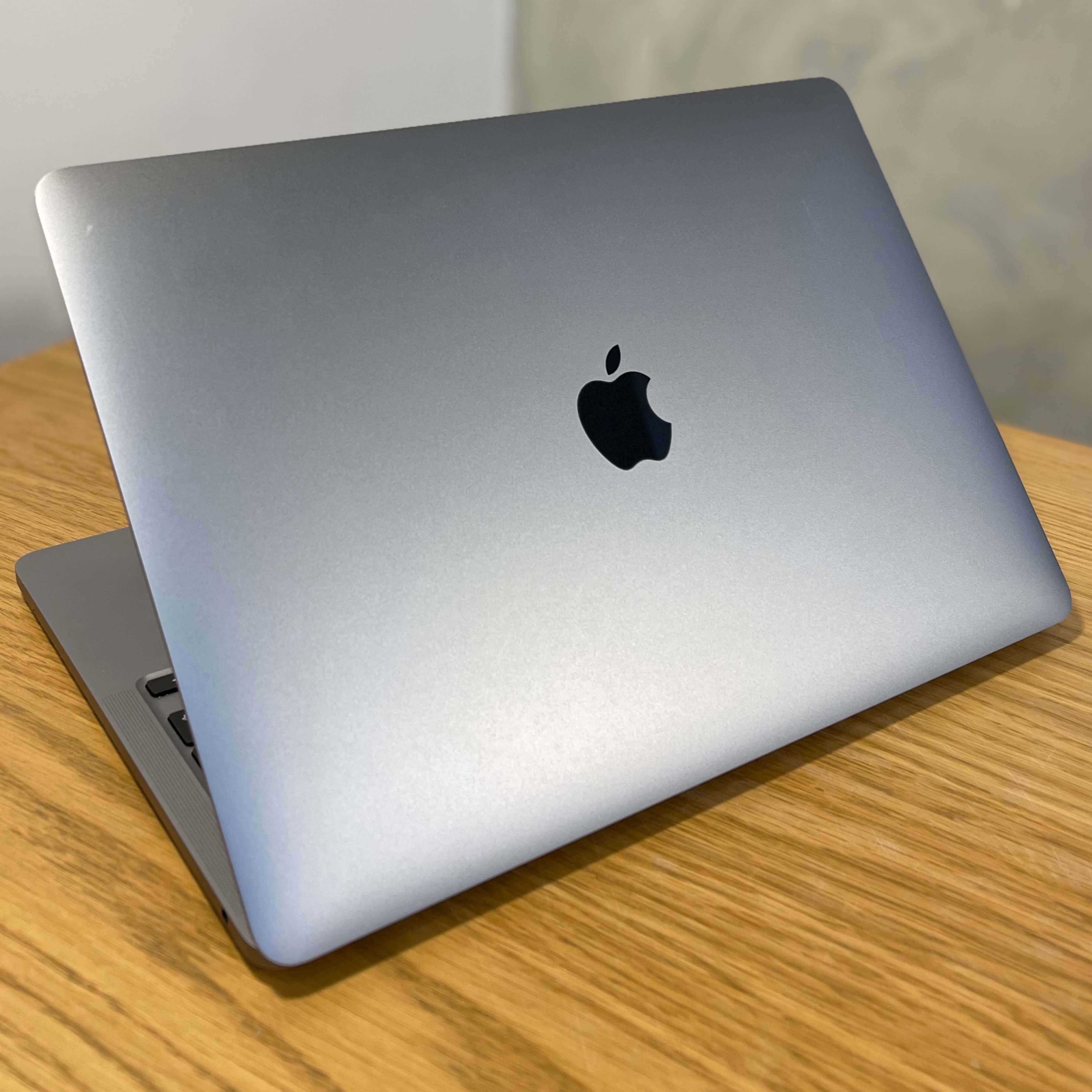 MacBook Pro 13'' Retina Touch Bar, Space Gray, i5, rok 2020, 16GB RAM, 256GB SSD