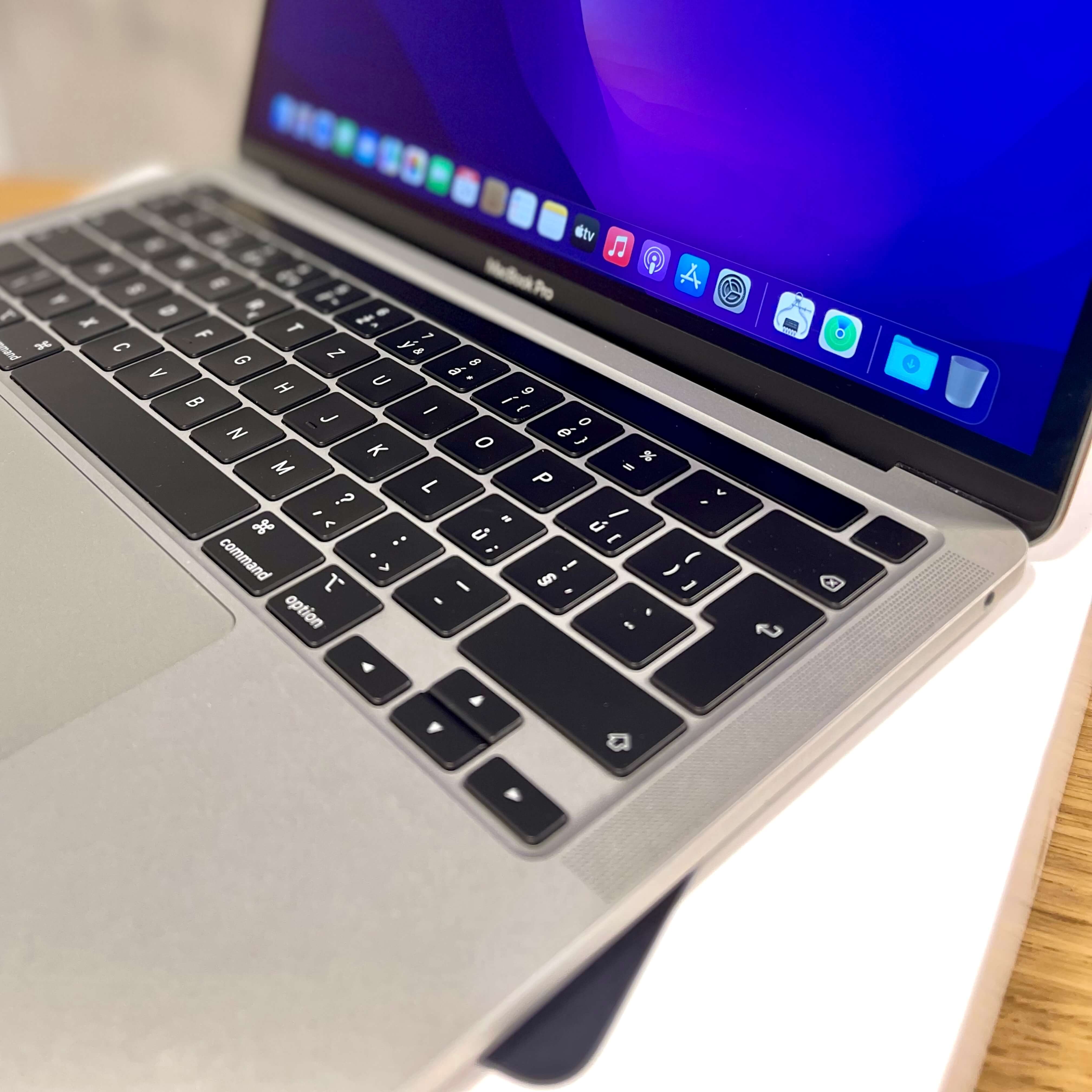 MacBook Pro 13'' Retina Touch Bar, Silver, M1, rok 2020, 8GB RAM, 256GB SSD
