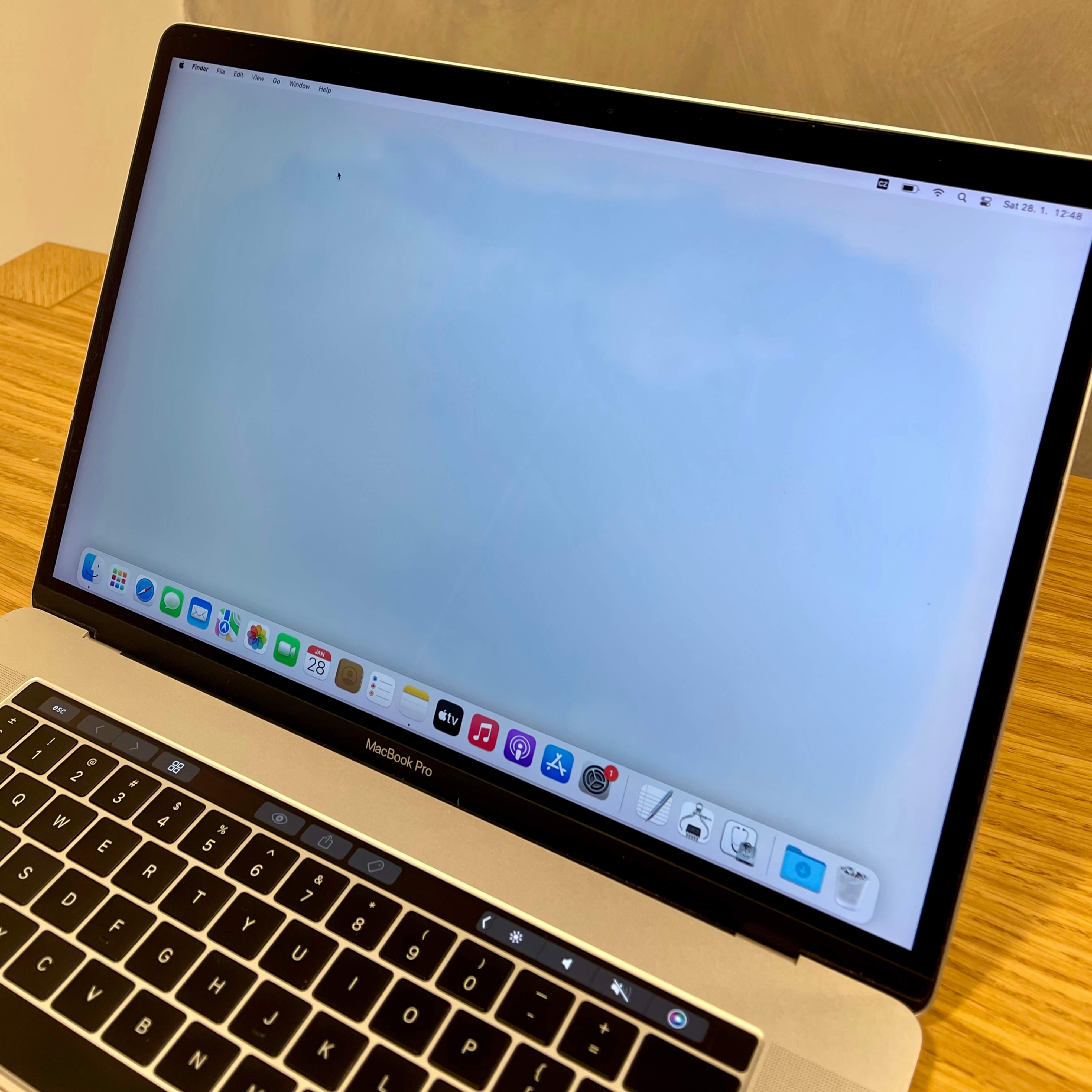 MacBook Pro 15’’ Retina Touch Bar, Silver, i7, rok 2016, 16GB RAM, 512GB SSD