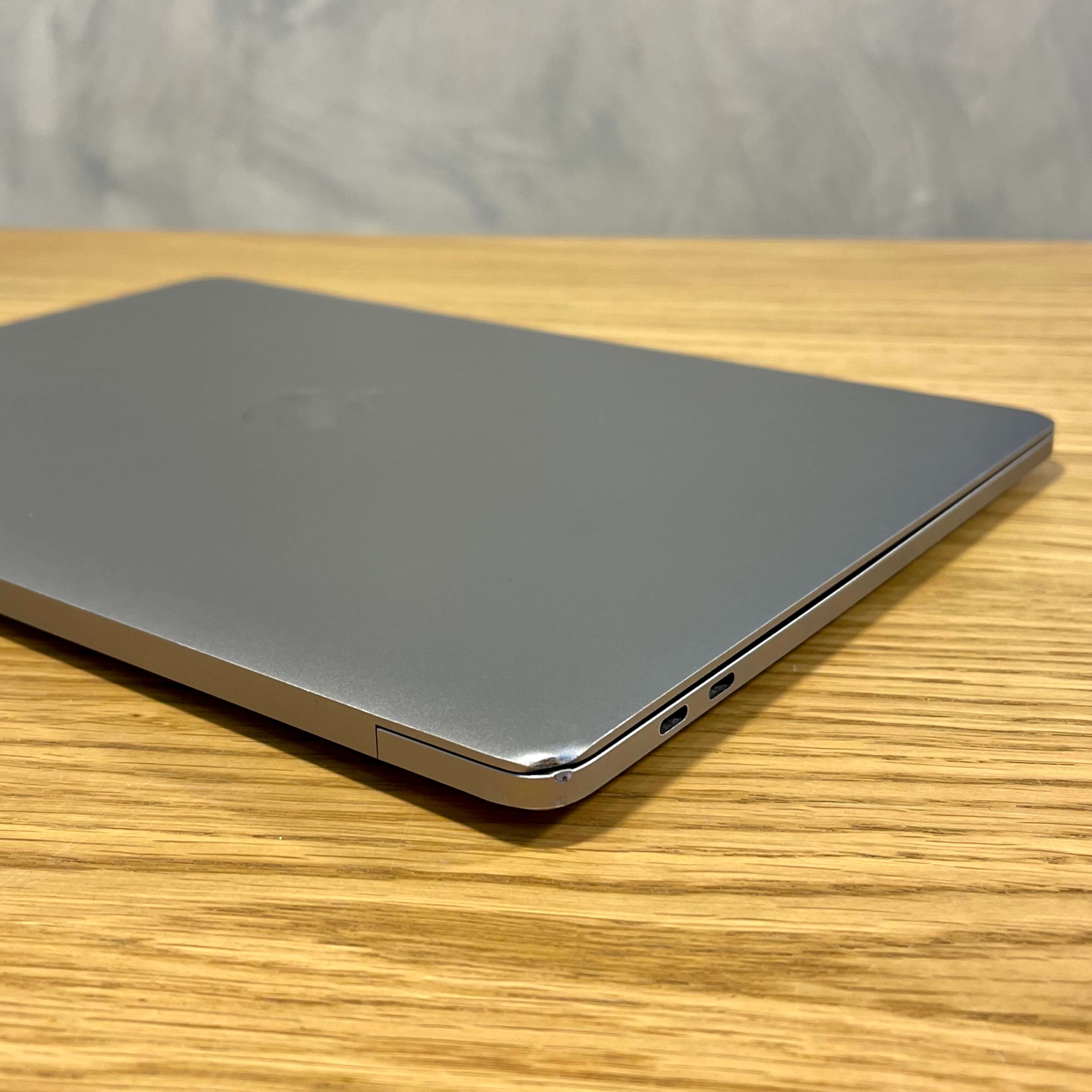 MacBook Pro 13" Retina Touch Bar Silver , rok 2020, M1, 8GB RAM, 512GB SSD