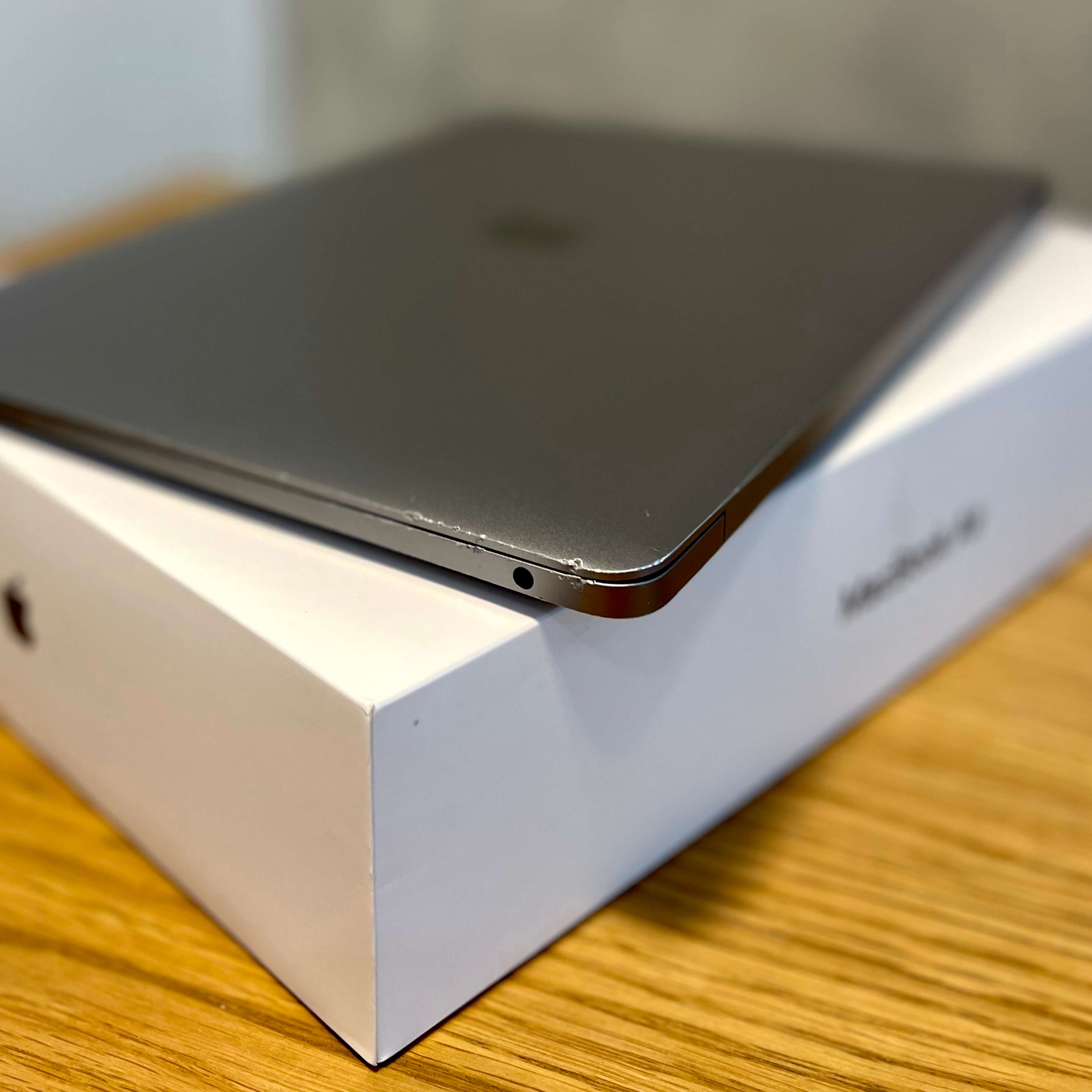 MacBook Air 13" Space Gray, rok 2019, i5, 8GB RAM, 128GB SSD