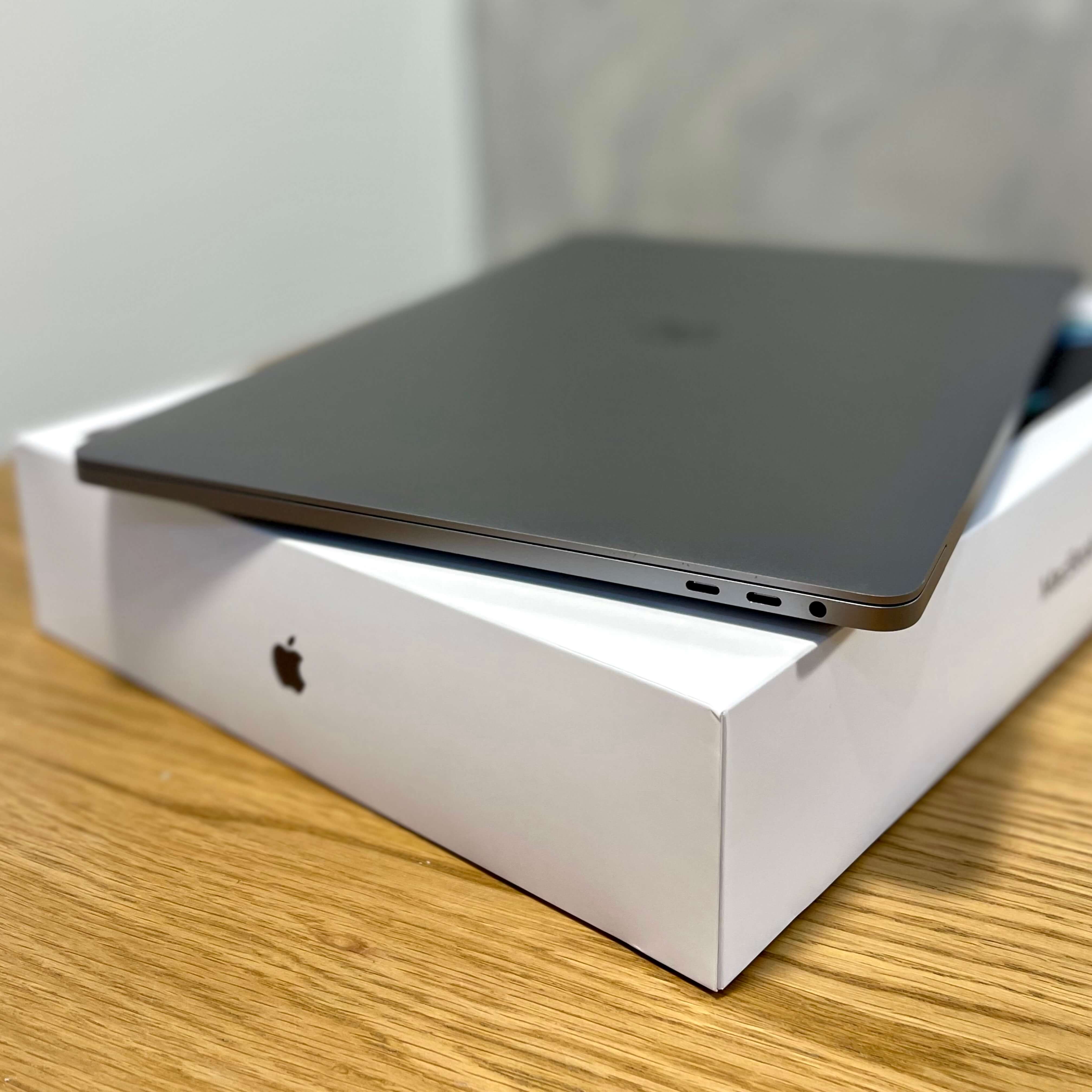 MacBook Pro 16’’ Space Gray , rok 2019, i7, 16GB RAM, 512GB SSD