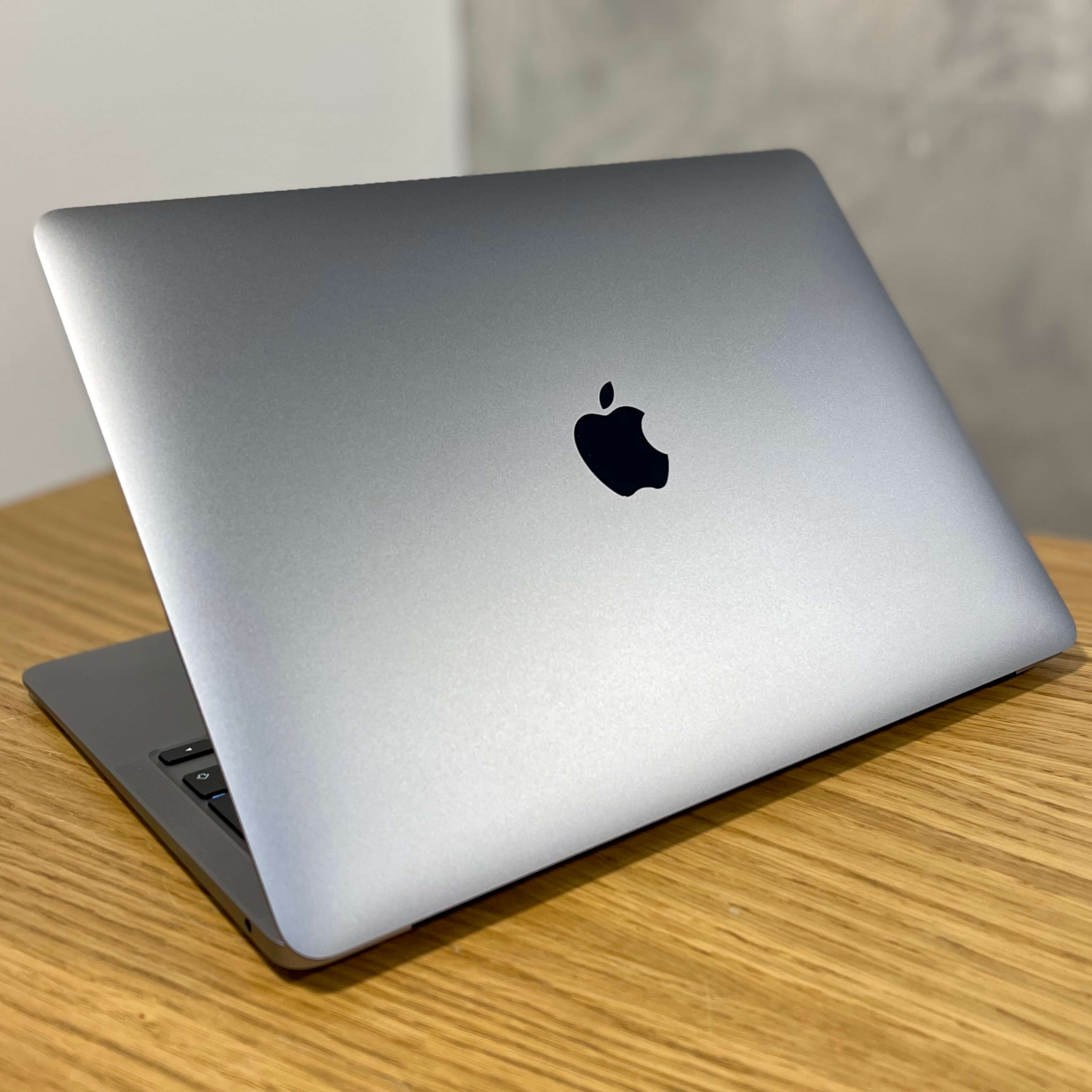MacBook Air 13" Space Gray, rok 2020, i3, 8GB RAM, 256GB SSD