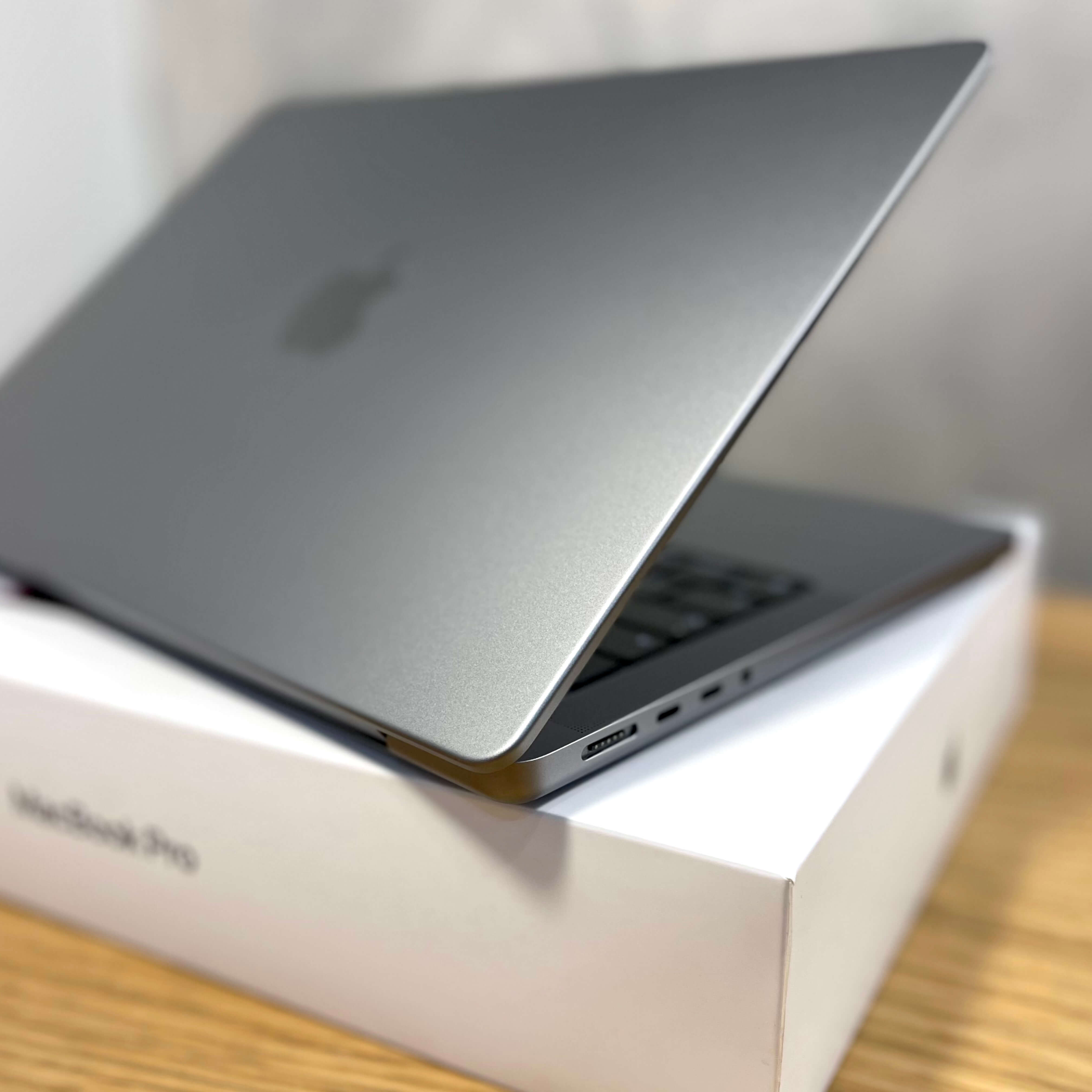 MacBook Pro 14’’ Space Gray , rok 2021, M1 Pro, 16GB RAM, 512GB SSD