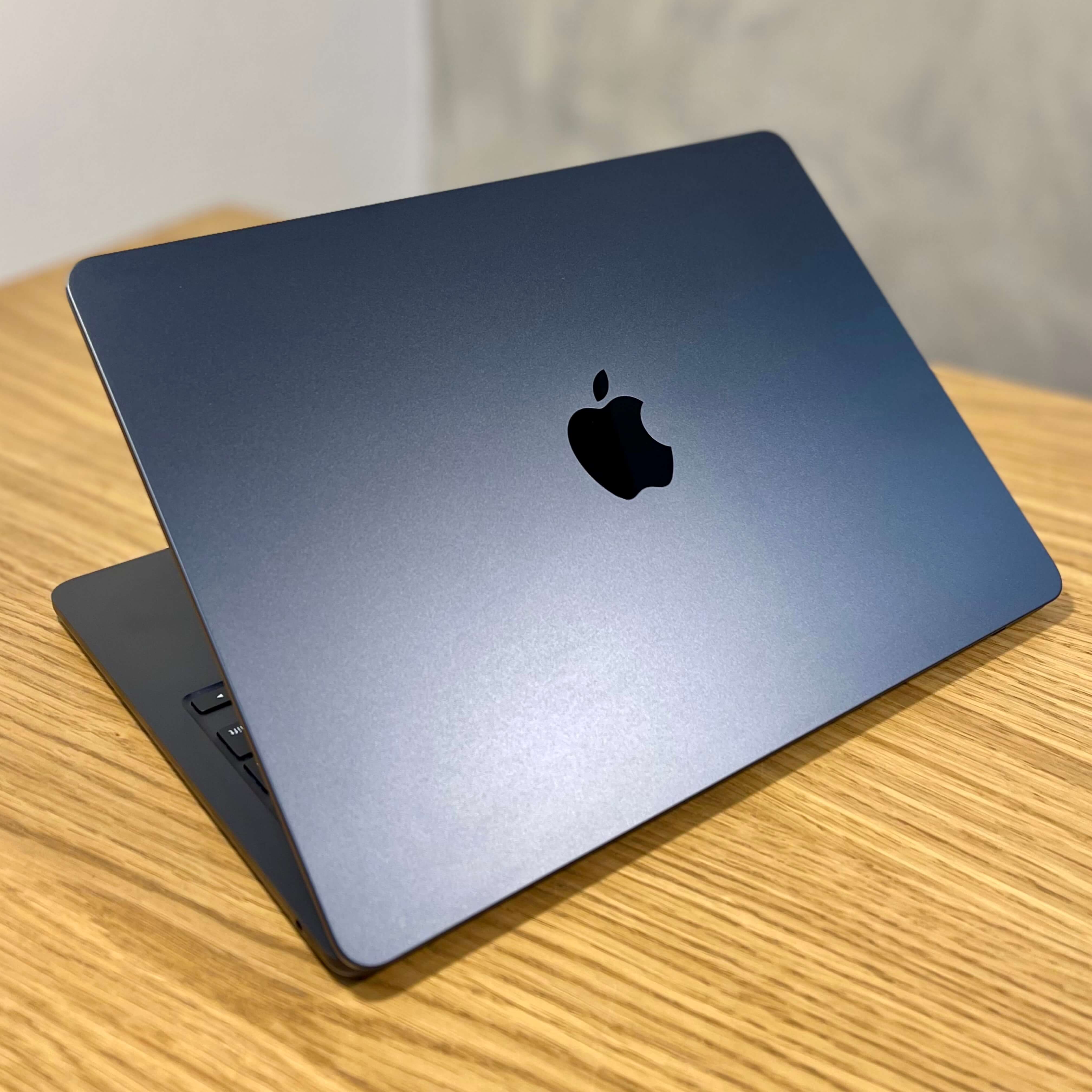 MacBook Air 13’’ Midnight , rok 2022, M2, 8GB RAM, 256GB SSD