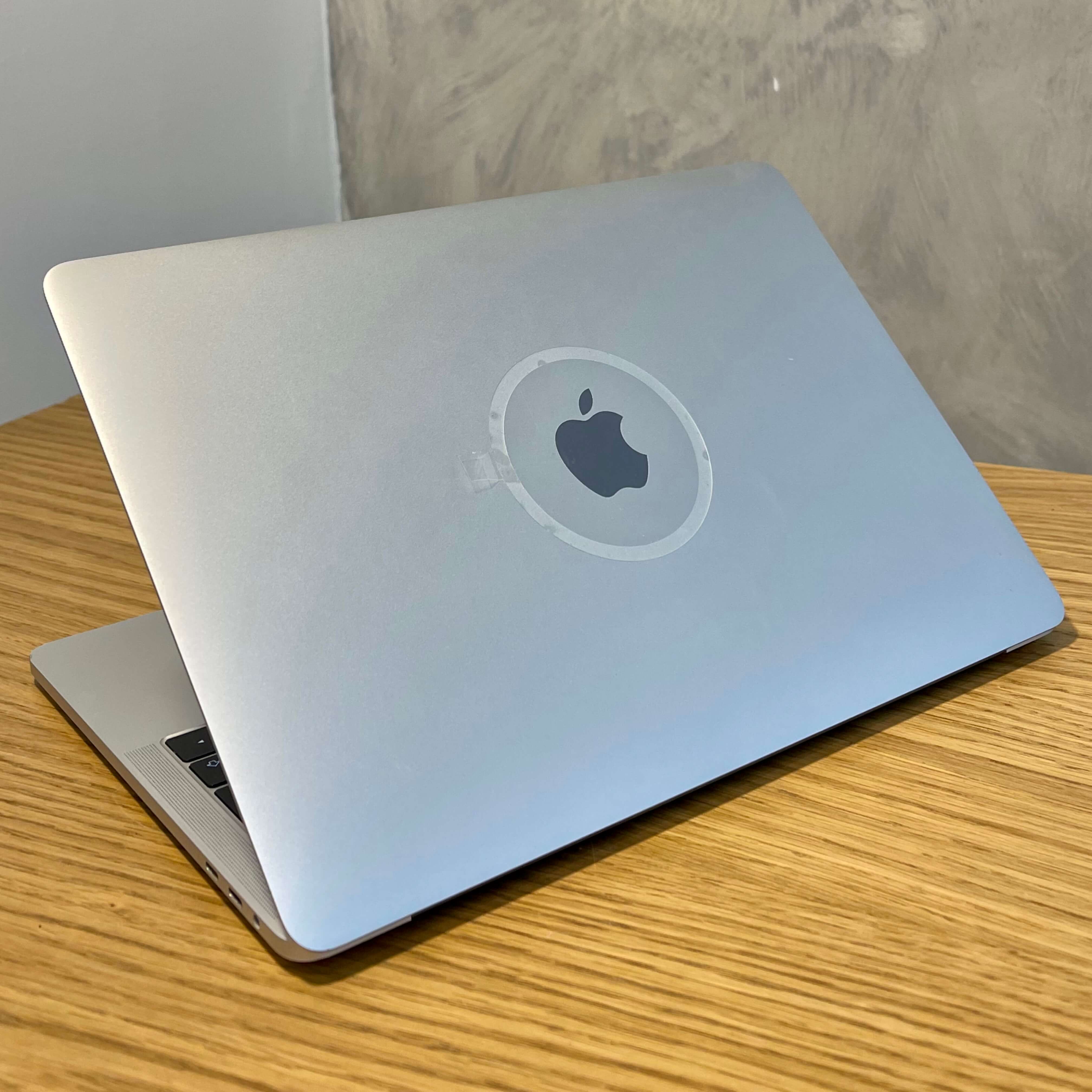 MacBook Pro 13'' Retina Touch Bar, Silver, i7, rok 2016, 16GB RAM, 1TB SSD