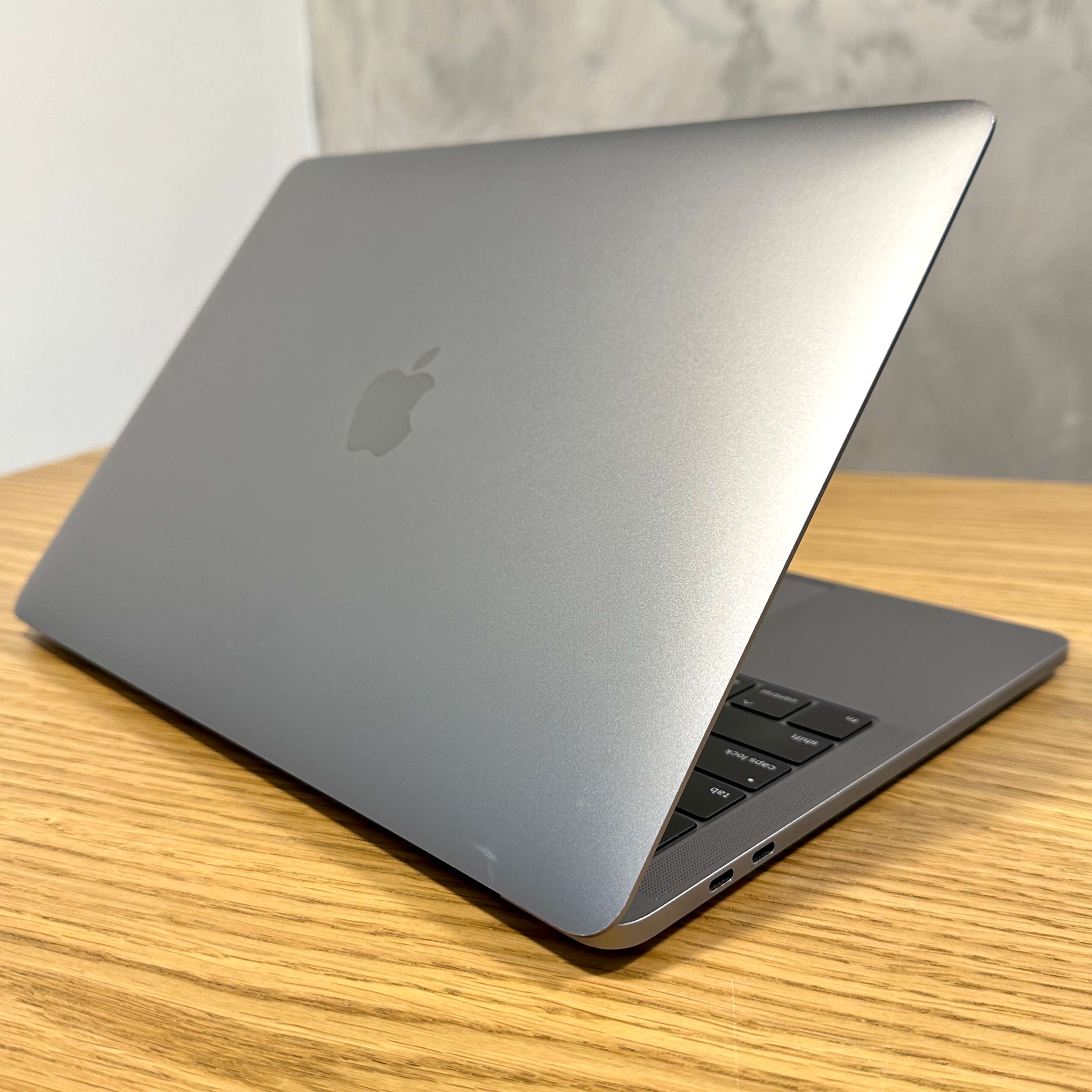 MacBook Pro 13’’ Retina Touch Bar Space Gray , rok 2018, i5, 8GB RAM, 256GB SSD