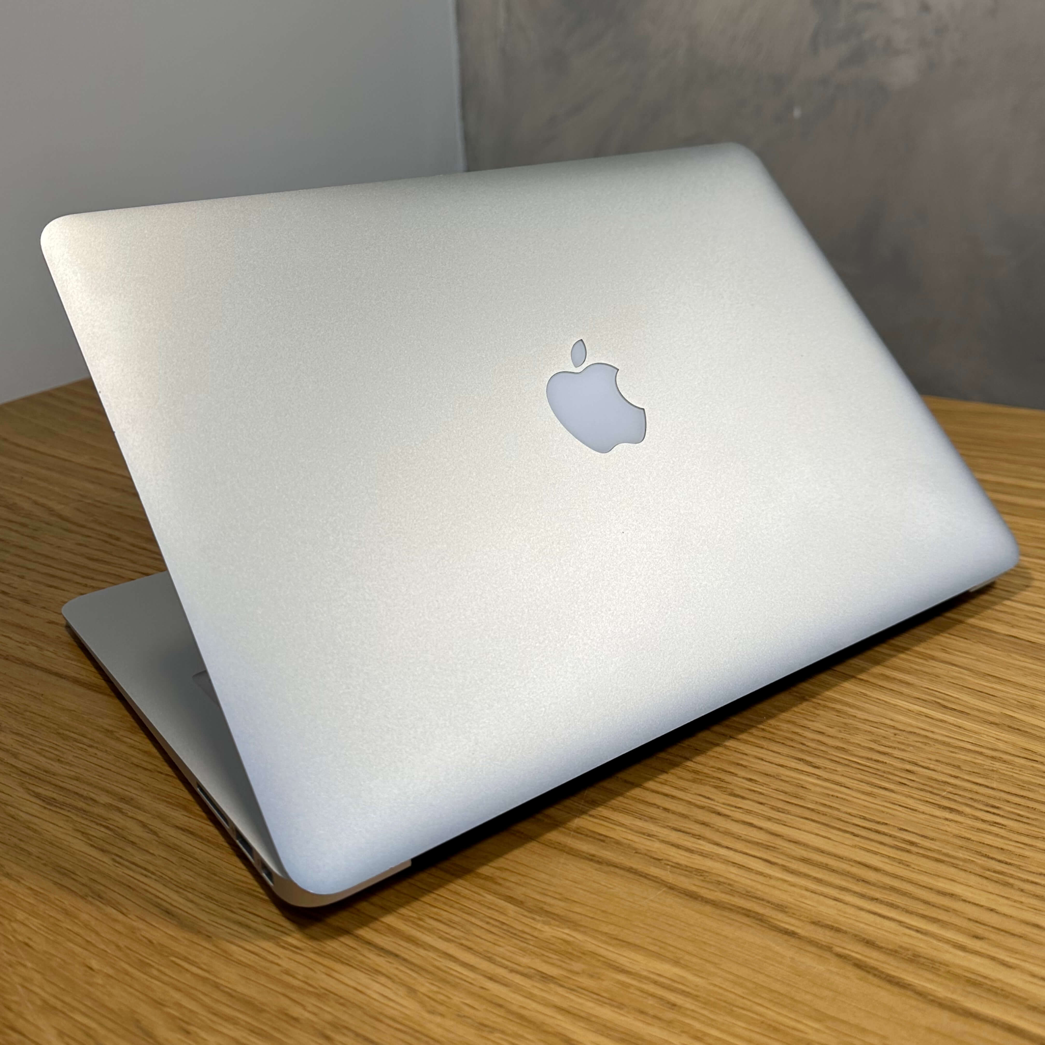 MacBook Air 13’’, rok 2015, i5, 8GB RAM, 128GB SSD