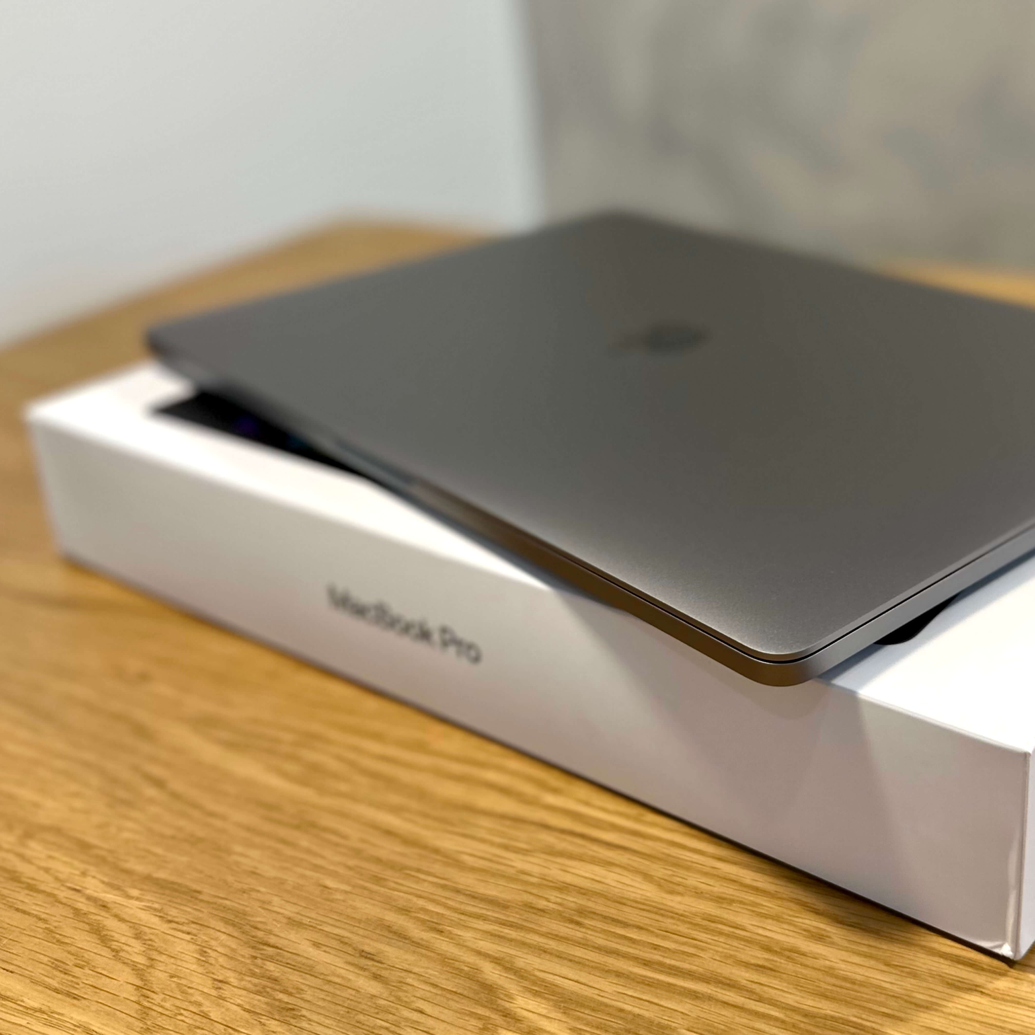 MacBook Pro 16¨ Space Gray , rok 2019, i7, 16GB RAM, 512GB SSD