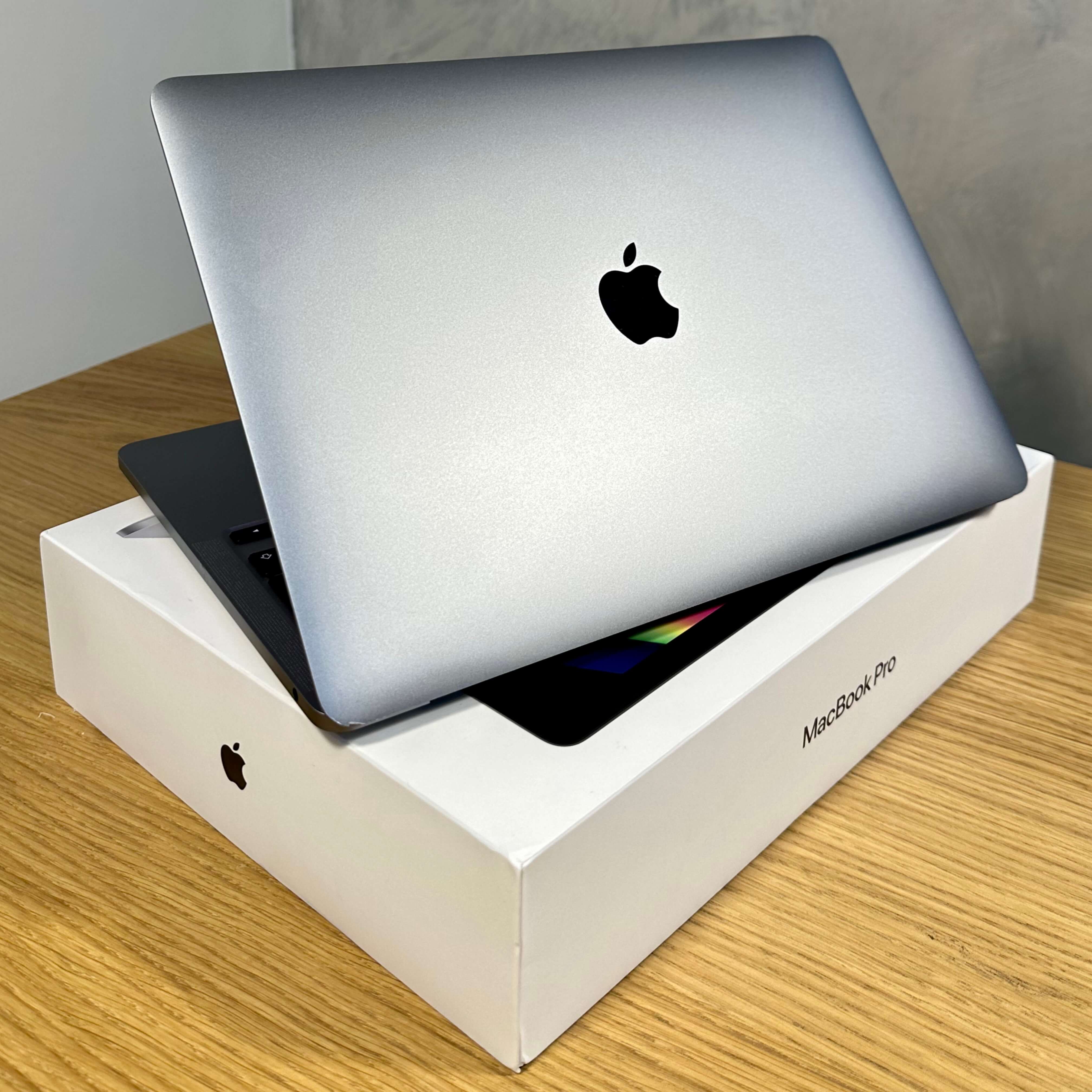 MacBook Pro 13’’ Retina Space Gray, rok 2022, M2, 8GB RAM, 256GB SSD