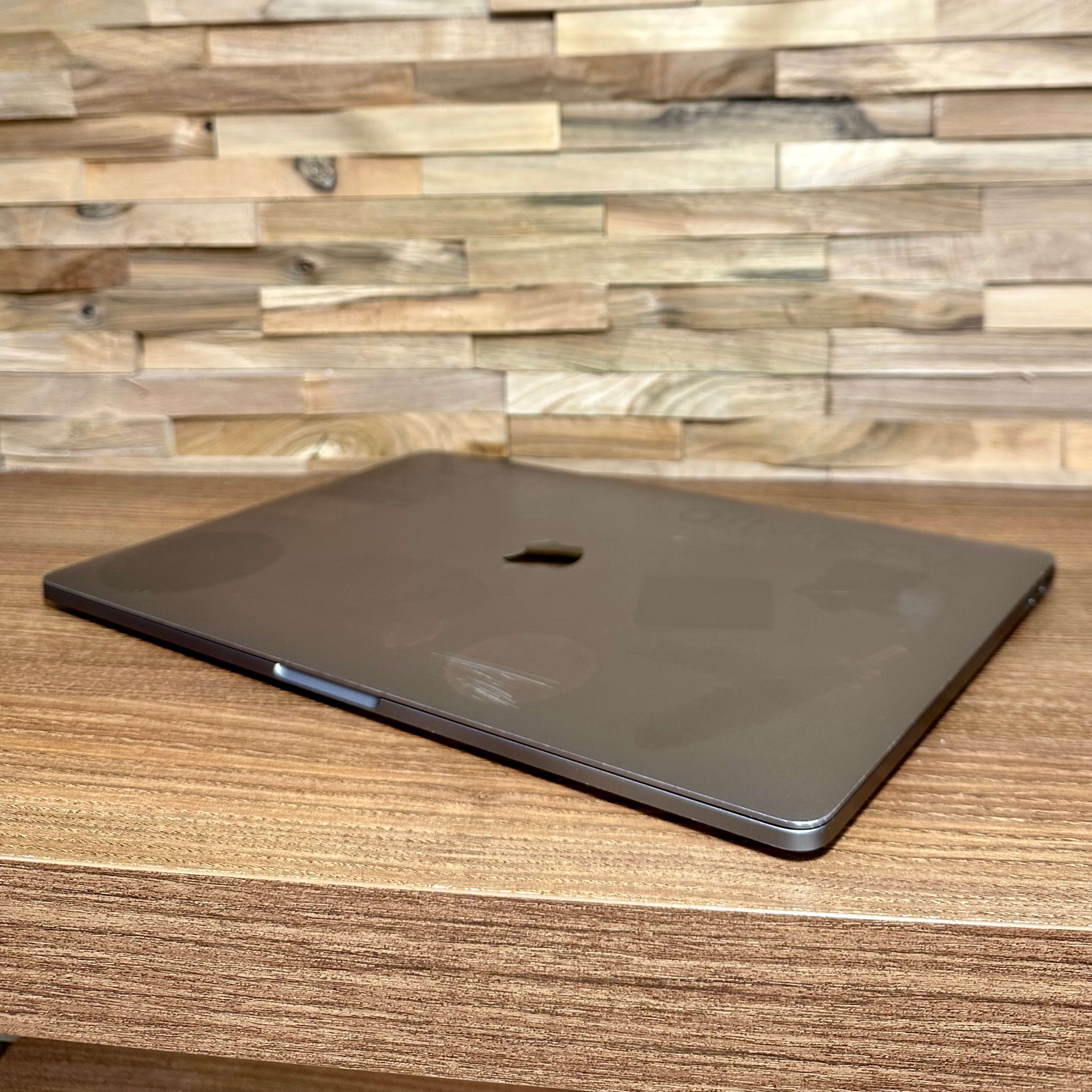 MacBook Pro 15’’ Retina Touch Bar Space Gray, i7, rok 2018, 16GB RAM, 512GB SSD