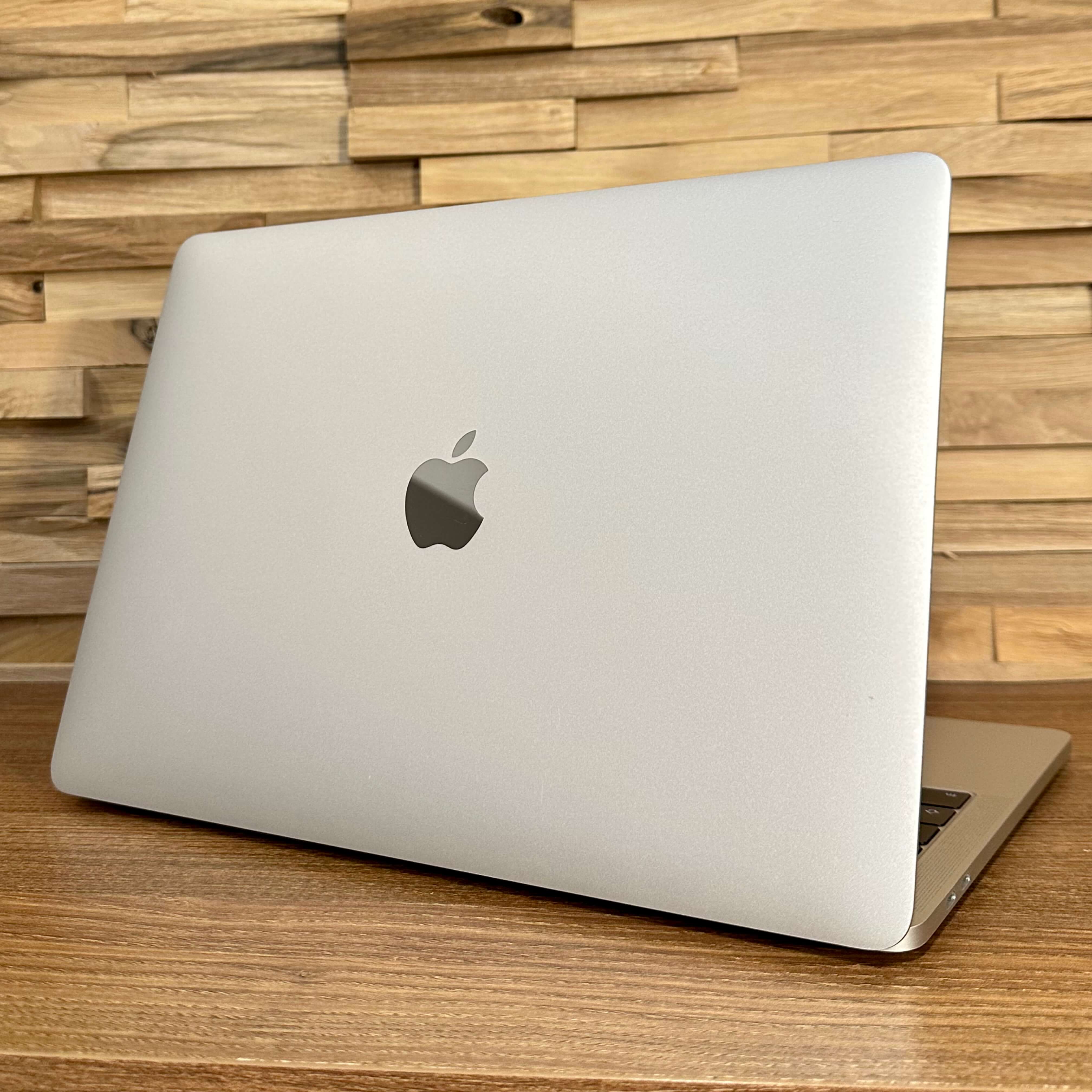 MacBook Pro 13’’ Retina Touch Bar Silver, i5, rok 2017, 8GB RAM, 512GB SSD