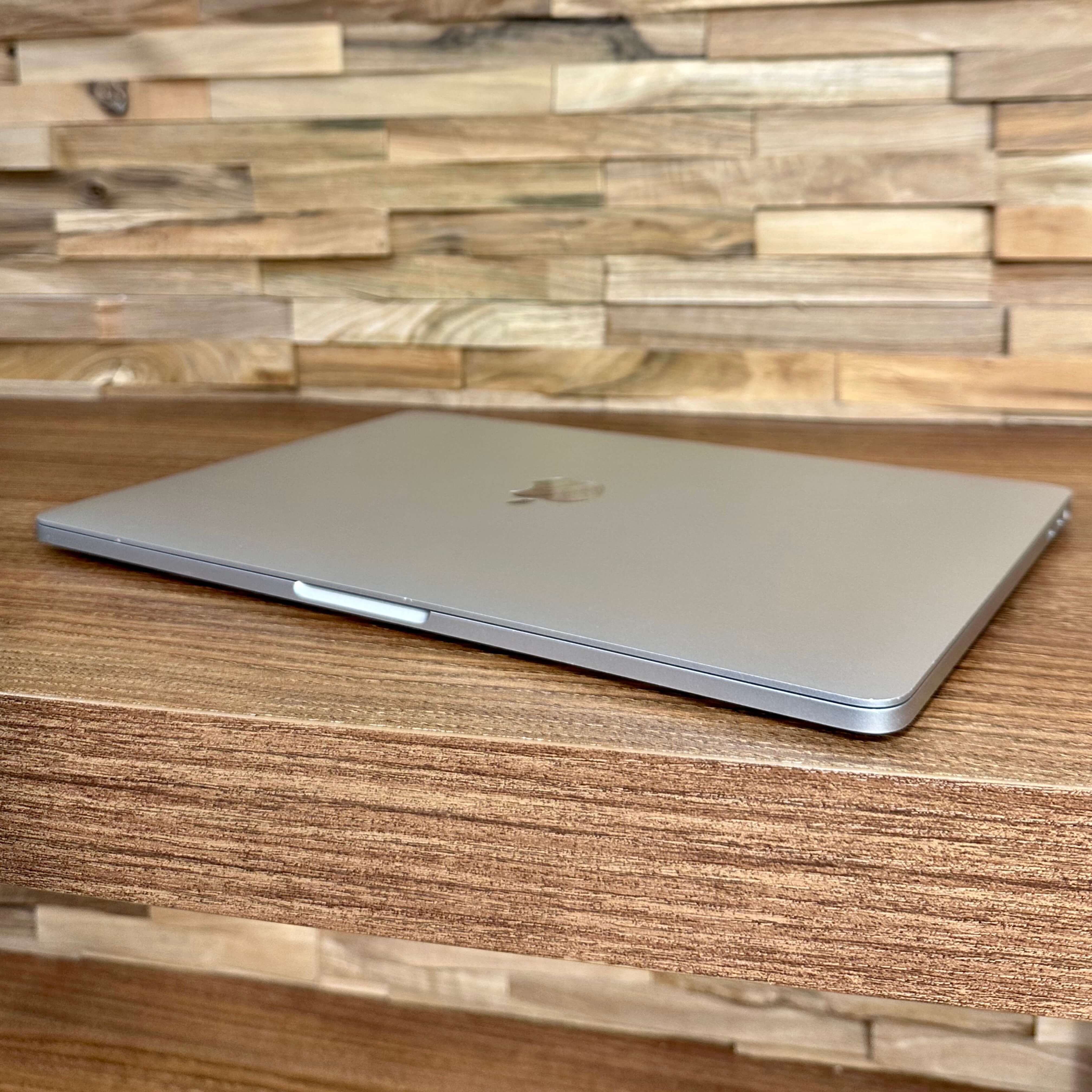 MacBook Pro 13’’ Retina Touch Bar Silver, i5, rok 2017, 8GB RAM, 512GB SSD