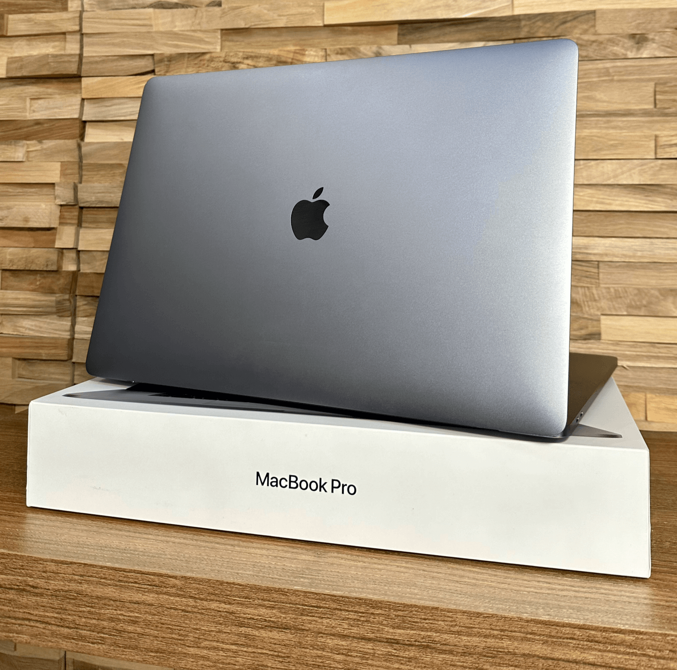 MacBook Pro 16¨ Space Gray, i9, rok 2019, 16GB RAM, 1TB SSD