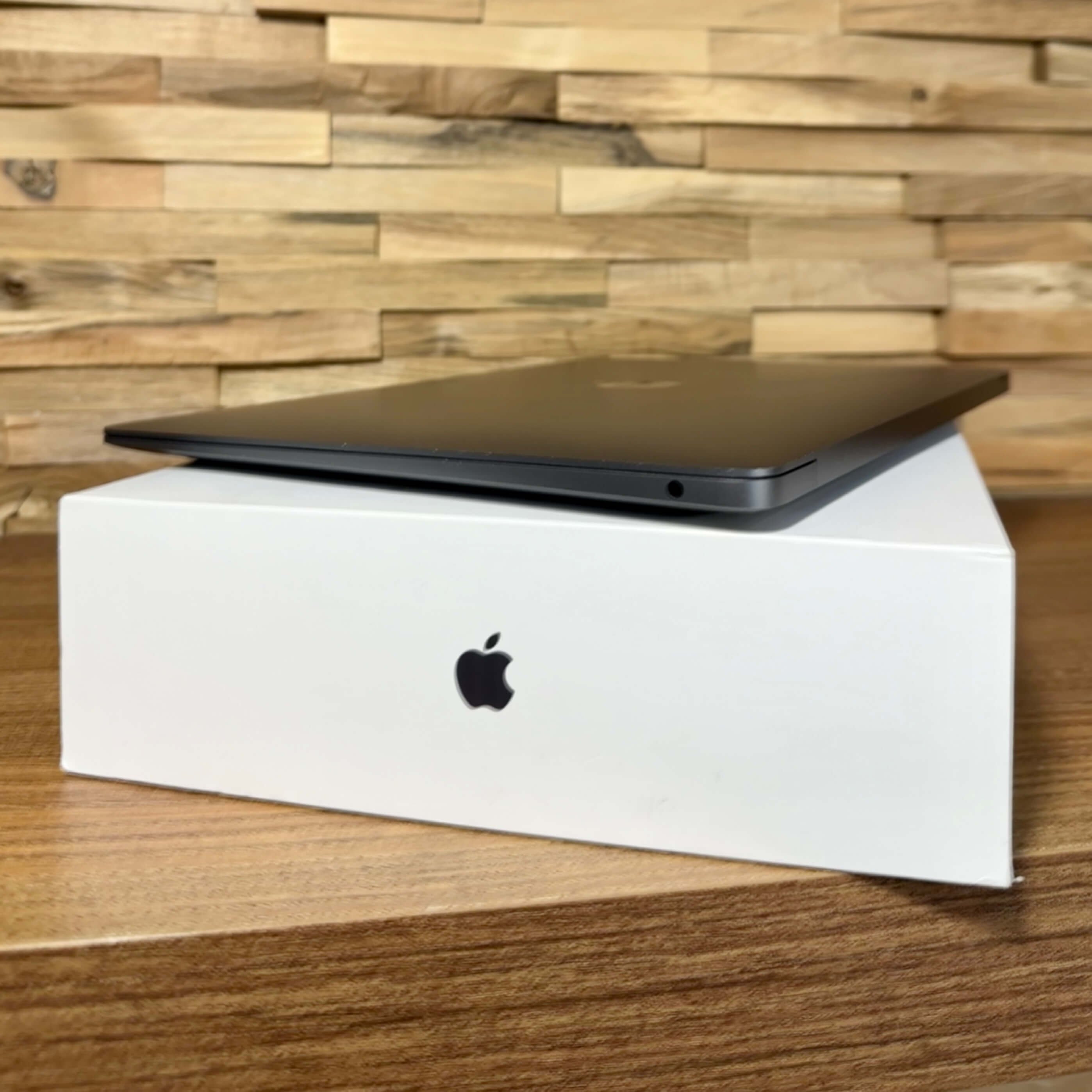 MacBook Air 13’’ Retina Space Gray, i5, rok 2020, 8GB RAM, 256GB SSD