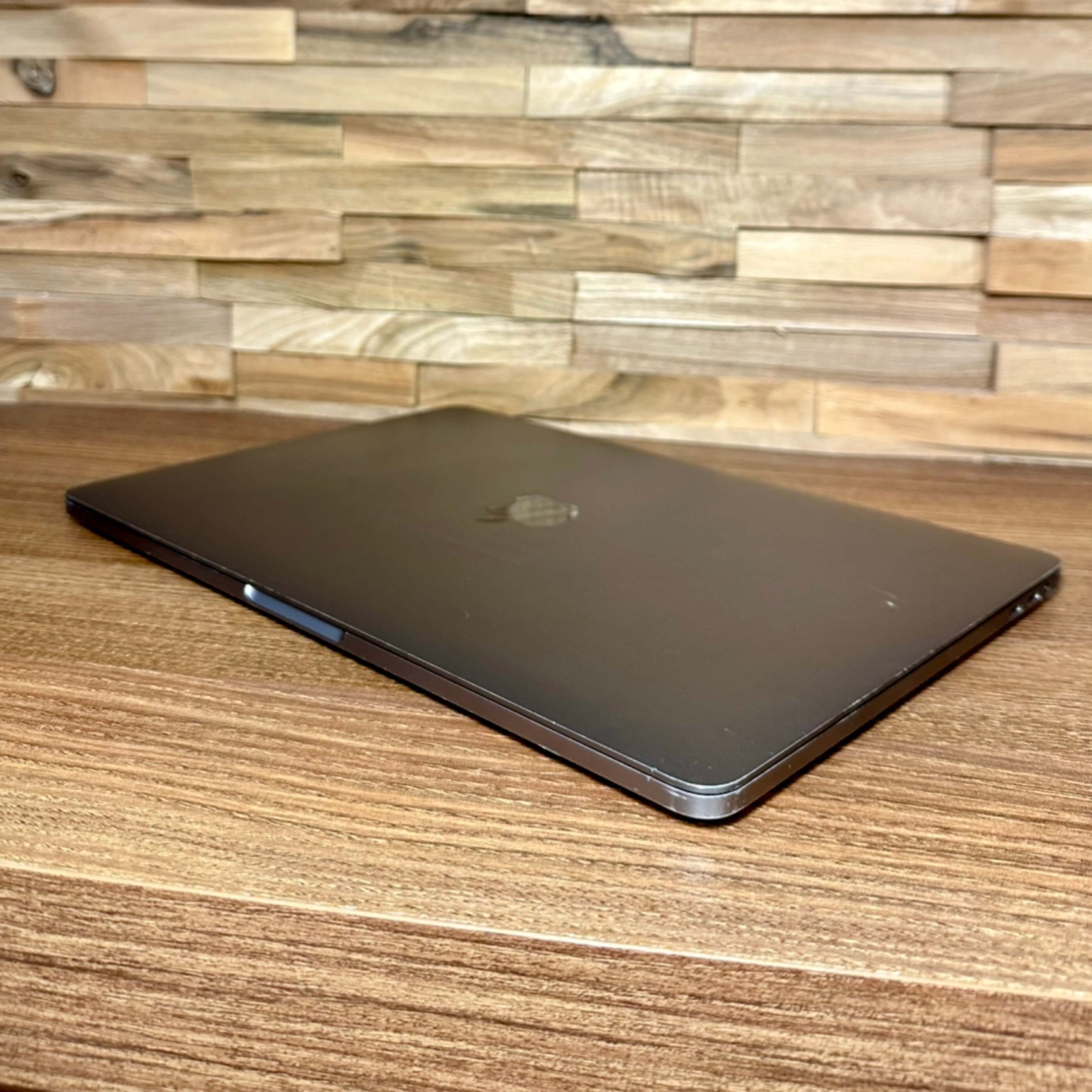 MacBook Pro 13¨ Touch Bar Space Gray, i5, rok 2017, 8GB RAM, 512GB SSD NOVÁ BATERIE