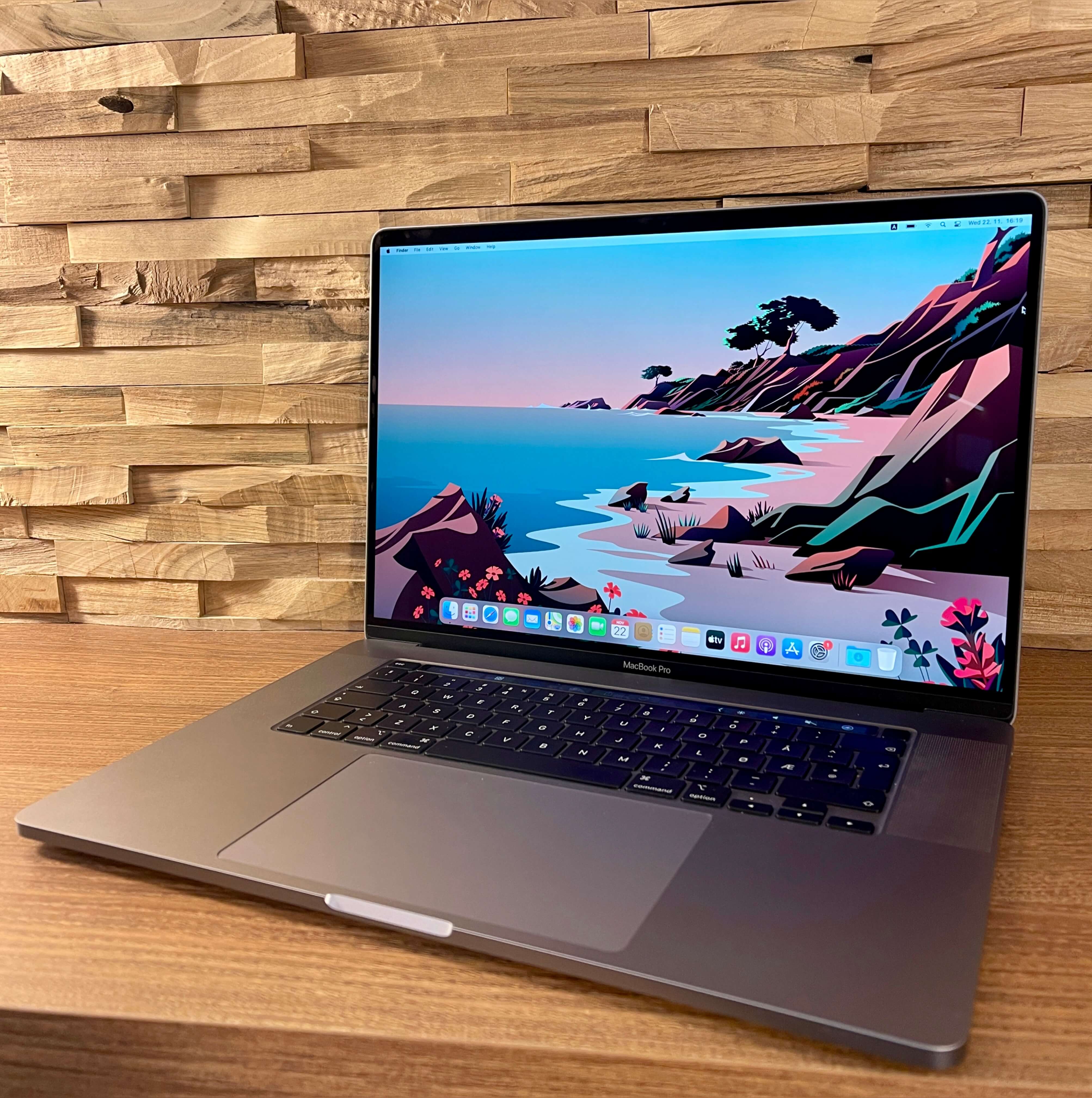 MacBook Pro 16¨ Space Gray, i7, rok 2019, 32GB RAM, 1TB SSD