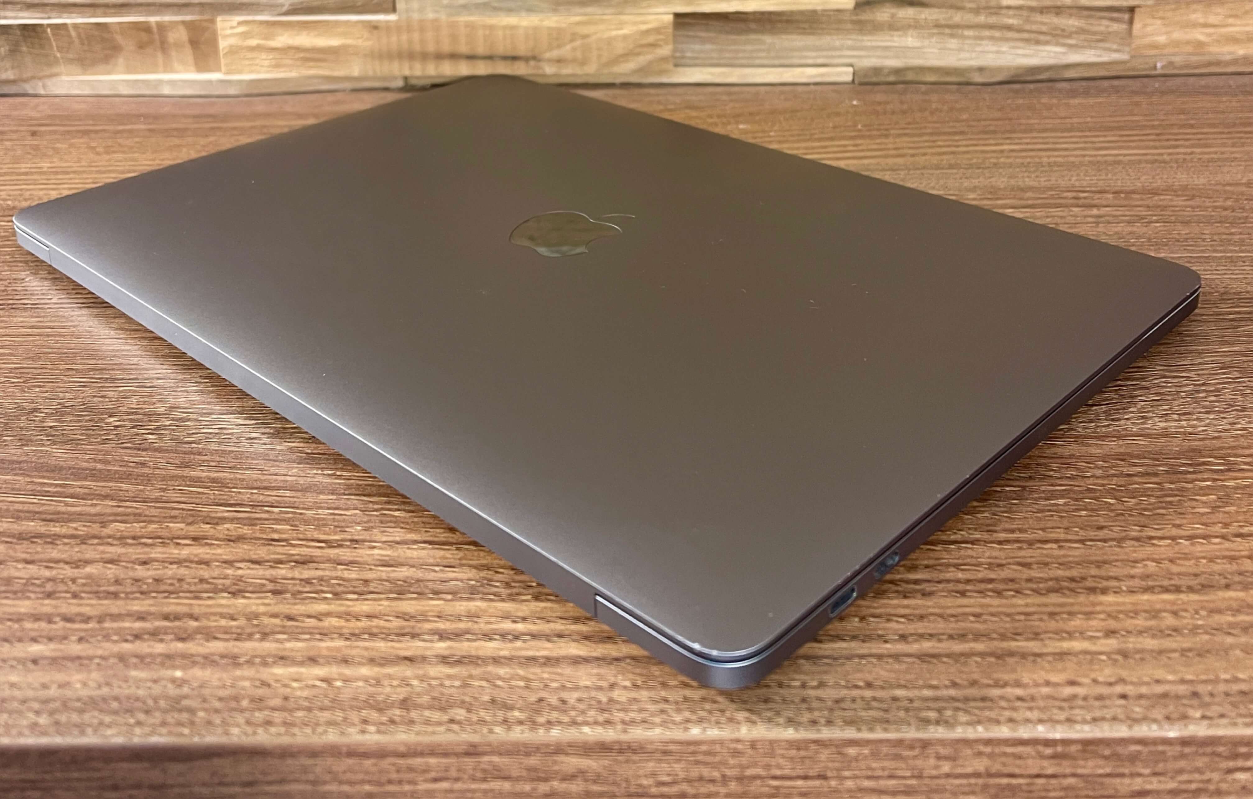 MacBook Pro 13¨ Touch Bar Space Gray, i5, rok 2019, 16GB RAM, 512GB SSD