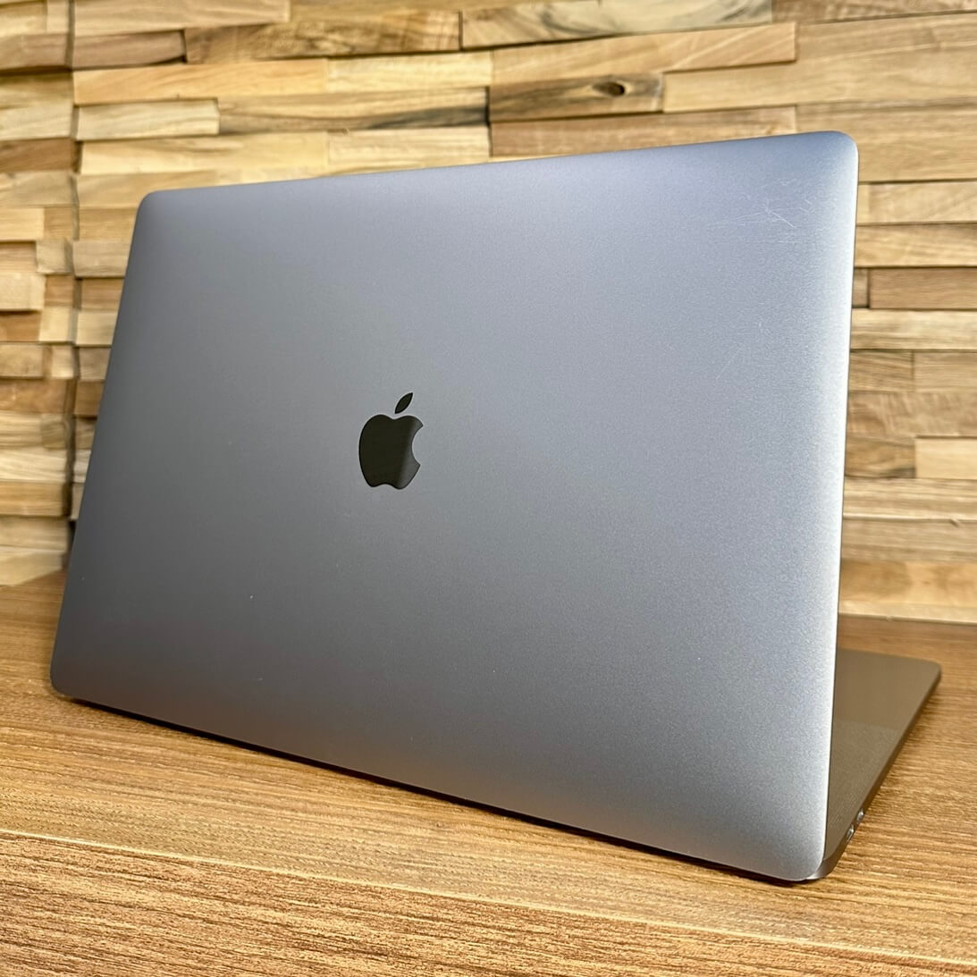 MacBook Pro 15’’ Touch Bar, Space Gray, i9, rok 2019, 32GB RAM, 512GB SSD