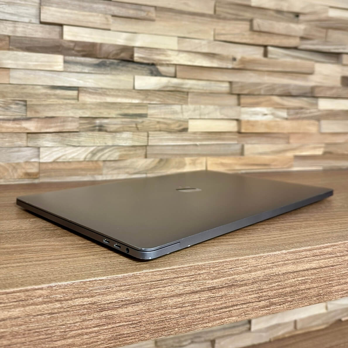 MacBook Pro 15’’ Touch Bar, Space Gray, i9, rok 2019, 32GB RAM, 512GB SSD