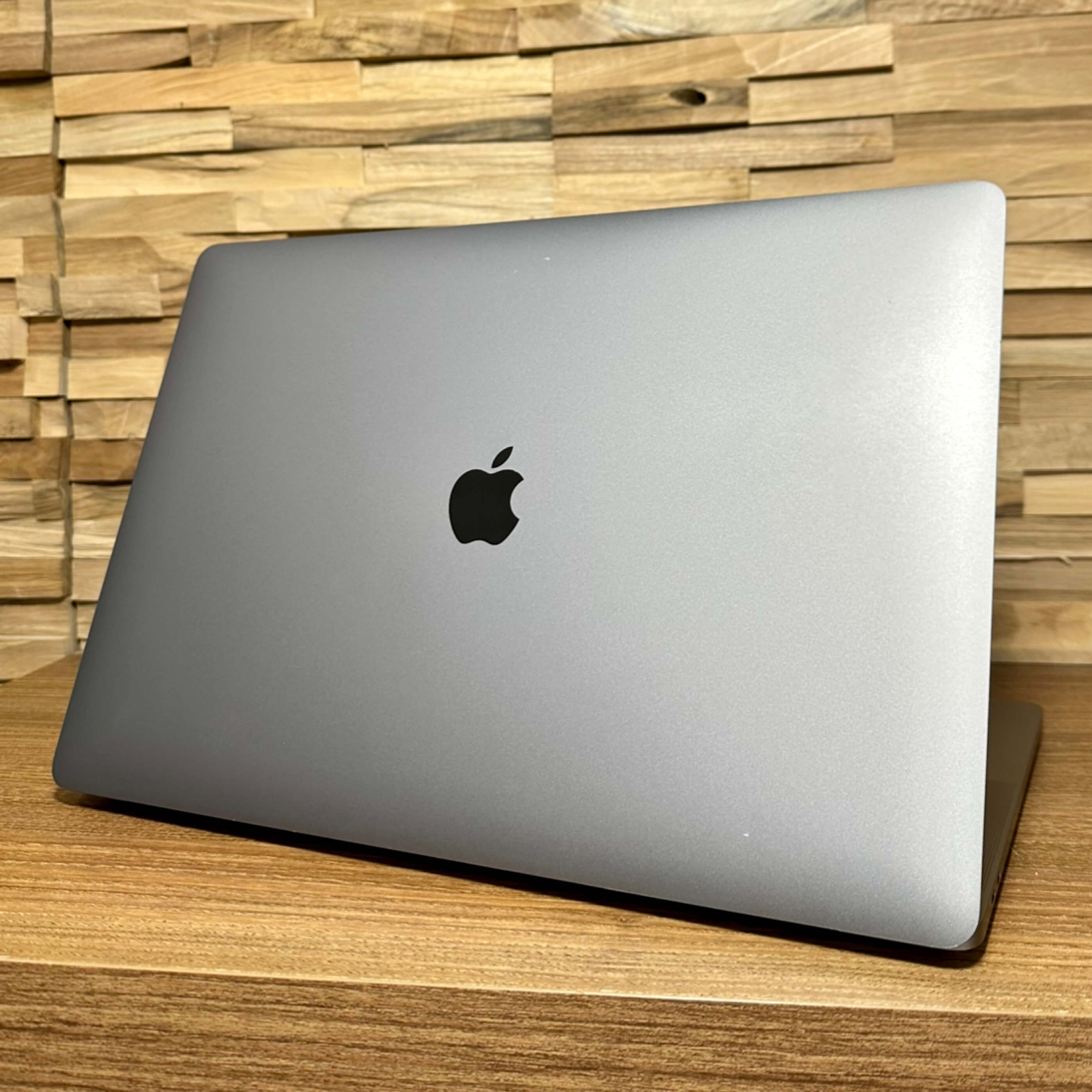 MacBook Pro 16¨  Space Gray, i7, rok 2019, 32GB RAM, 1TB SSD