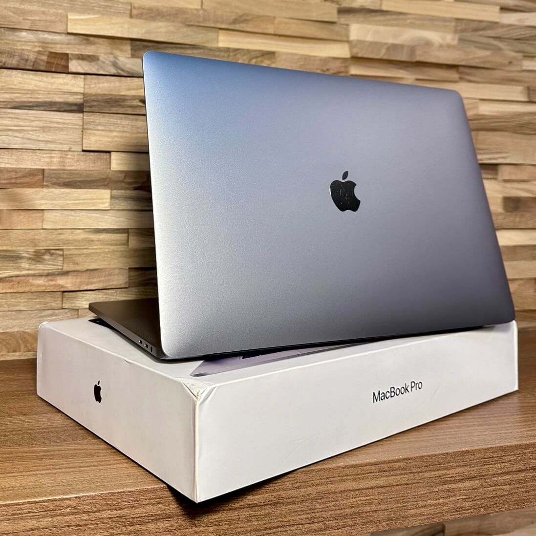 MacBook Pro 16¨ Retina  Space Gray, i7, rok 2019, 16GB RAM, 512GB SSD NOVÁ BATERIE