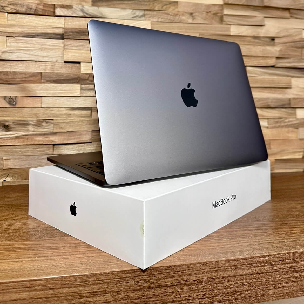 MacBook Pro 13¨  Space Gray, i5, rok 2017, 8GB RAM, 256GB SSD NOVÁ BATERIE
