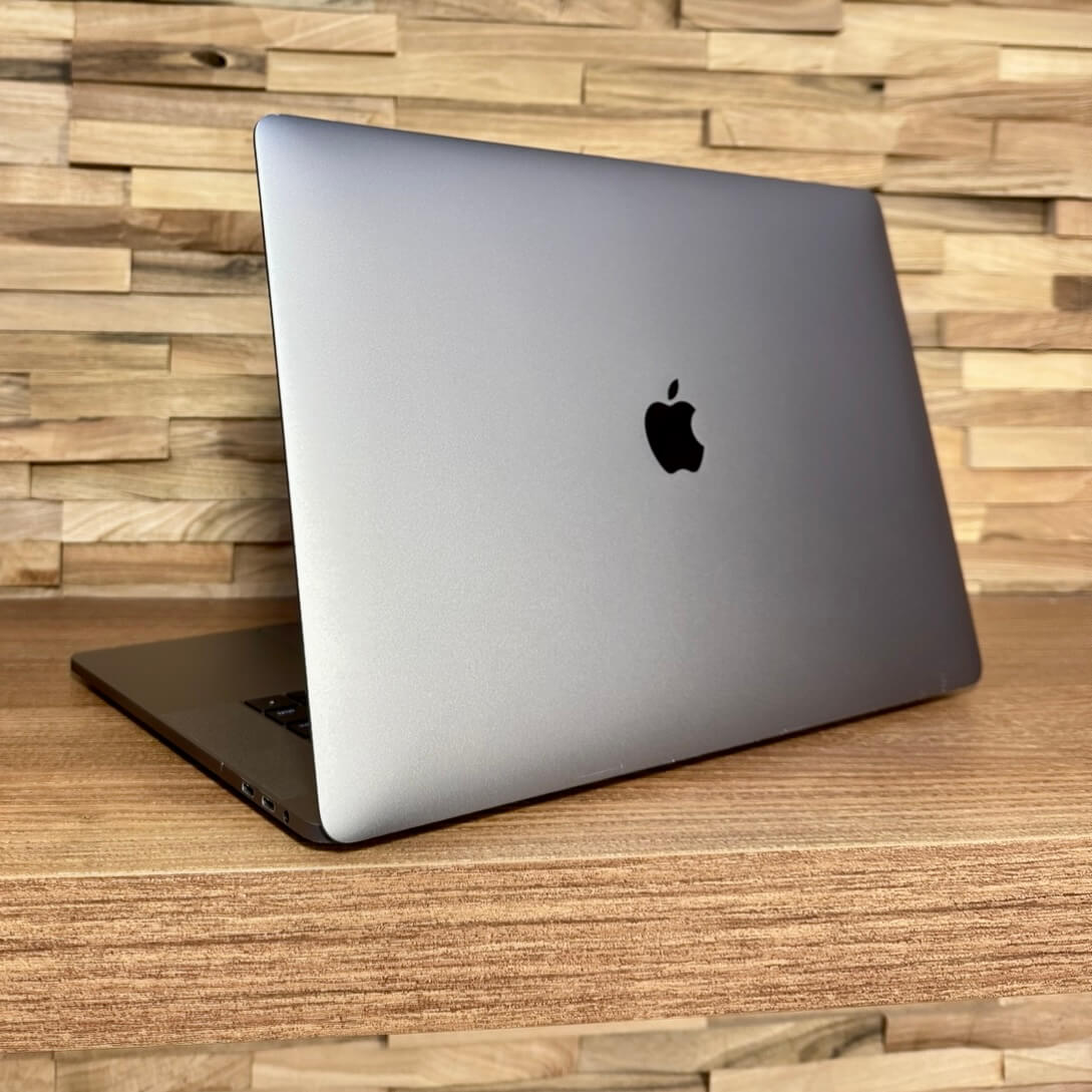 MacBook Pro 15’’ Touch Bar, Space Gray, i7, rok 2017, 16GB RAM, 1TB SSD