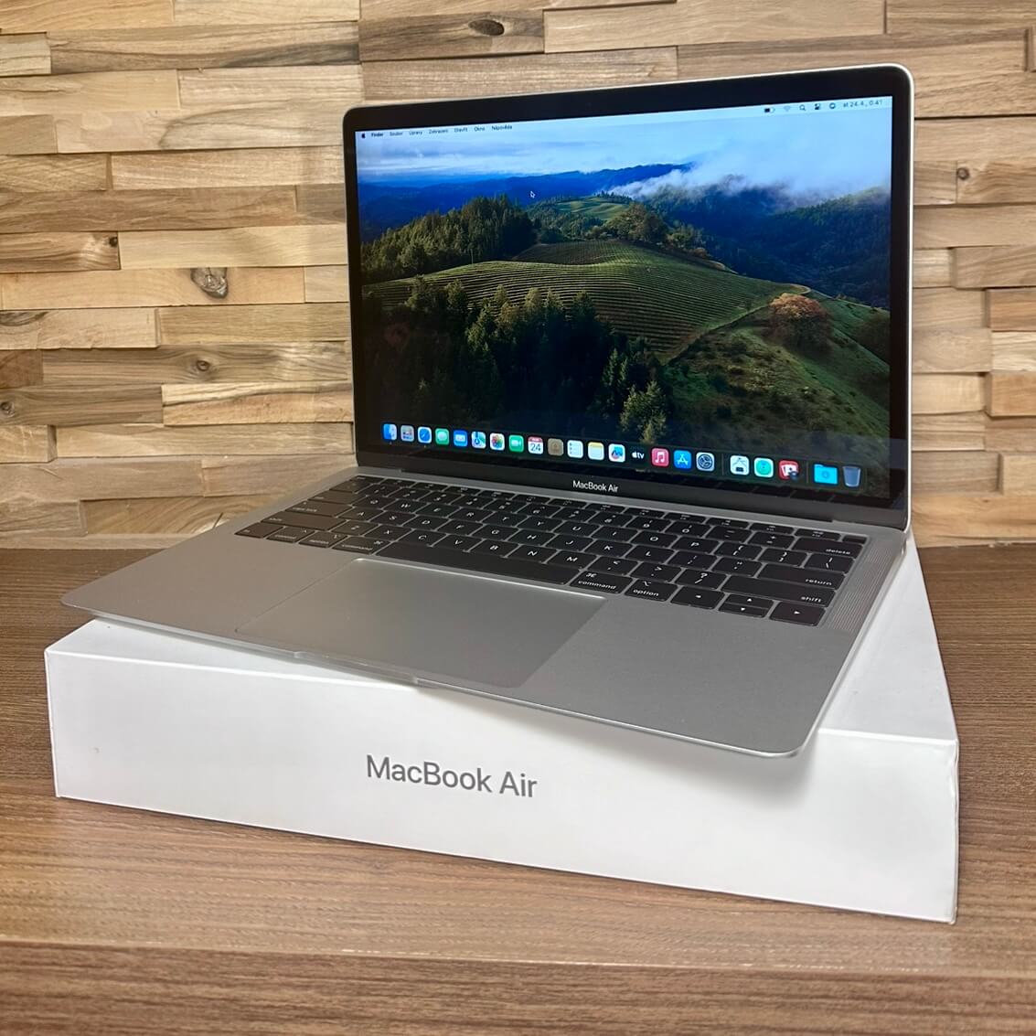 MacBook Air 13¨ Retina Silver, i5, rok 2019, 8GB RAM, 128GB SSD  NOVÁ BATERIE