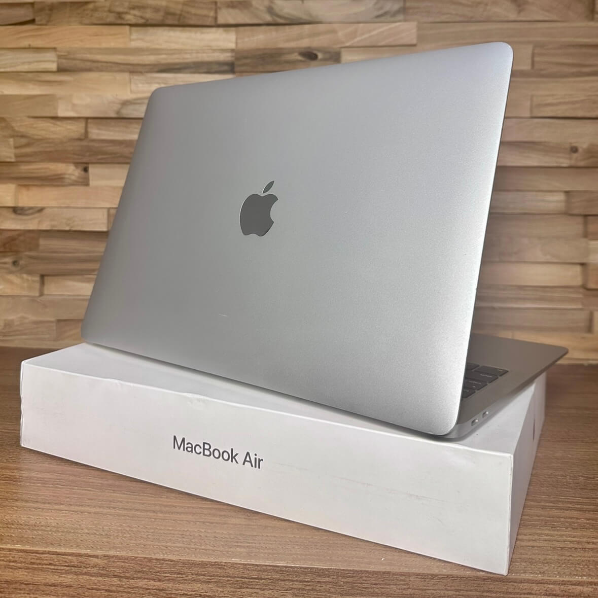 MacBook Air 13¨ Retina Silver, i5, rok 2019, 8GB RAM, 128GB SSD  NOVÁ BATERIE