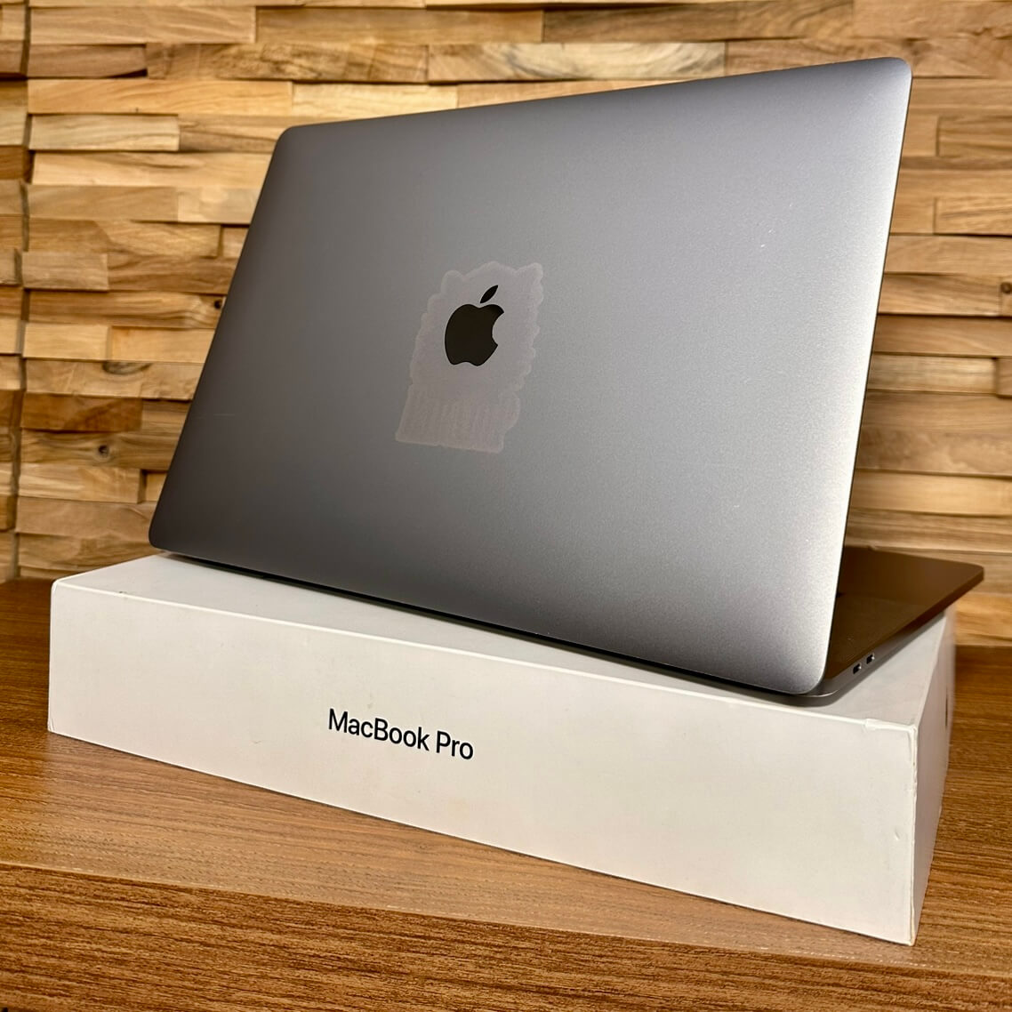 MacBook Pro 15¨ Retina Touch Bar Space Gray, i9, rok 2018, 16GB RAM, 512GB SSD NOVÁ BATERIE