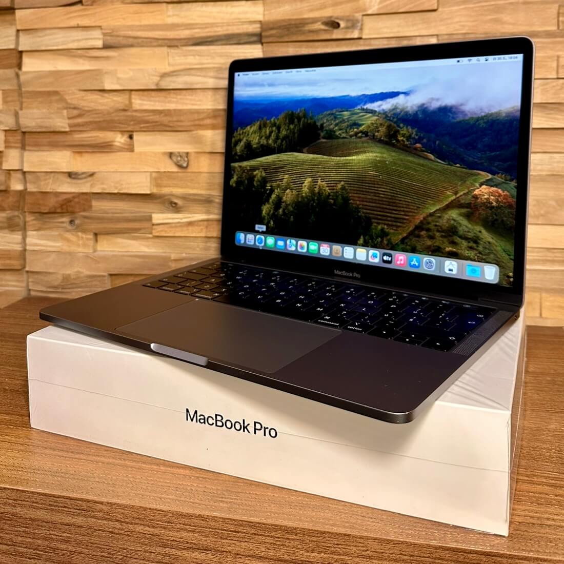 MacBook Pro 13¨ Touch Bar Space Gray, i5, rok 2019, 8GB RAM, 256GB SSD