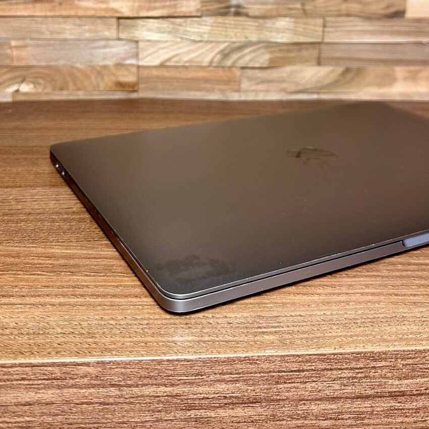 MacBook Pro 13¨ Touch Bar Space Gray, i5, rok 2019, 16GB RAM, 512GB SSD