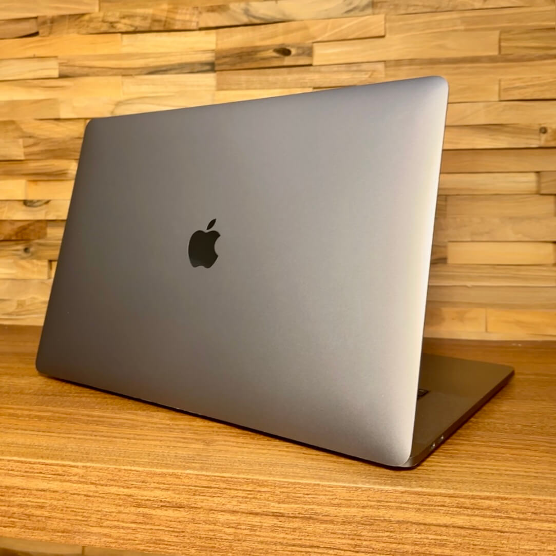 MacBook Pro 15¨ Touch Bar Space Gray, i7, rok 2018, 16GB RAM, 512GB SSD