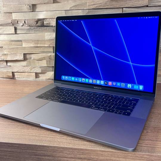 MacBook Pro 15¨ Touch Bar Space Grey, i7, rok 2016, 16GB RAM, 512GB SSD